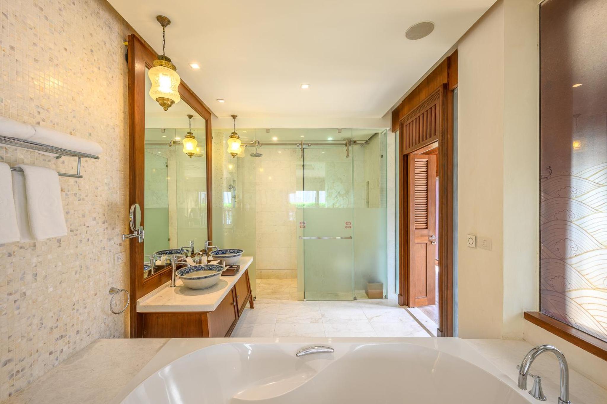 Villa with Private Pool - Photo 15