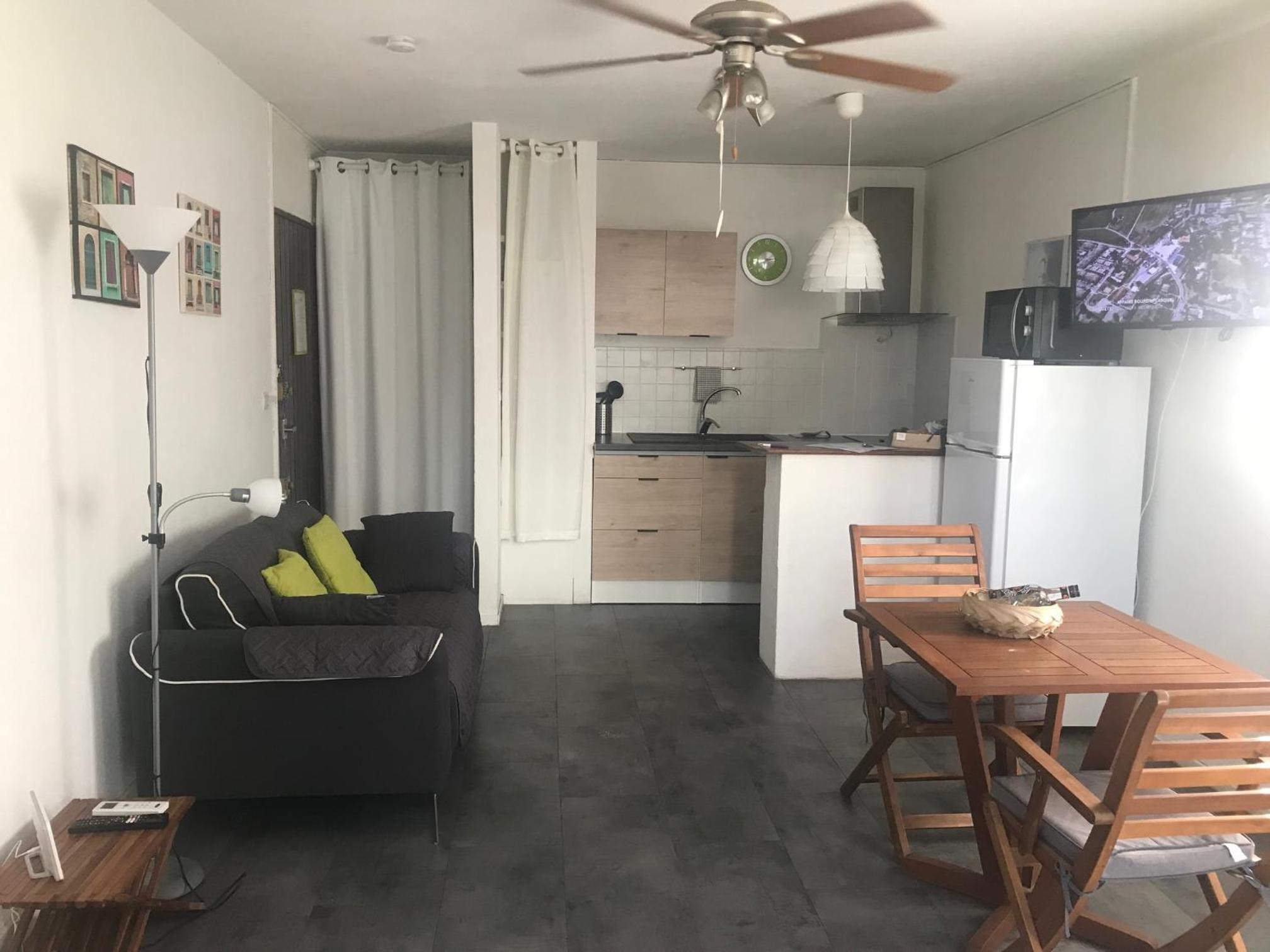 One-Bedroom Apartment photo 1