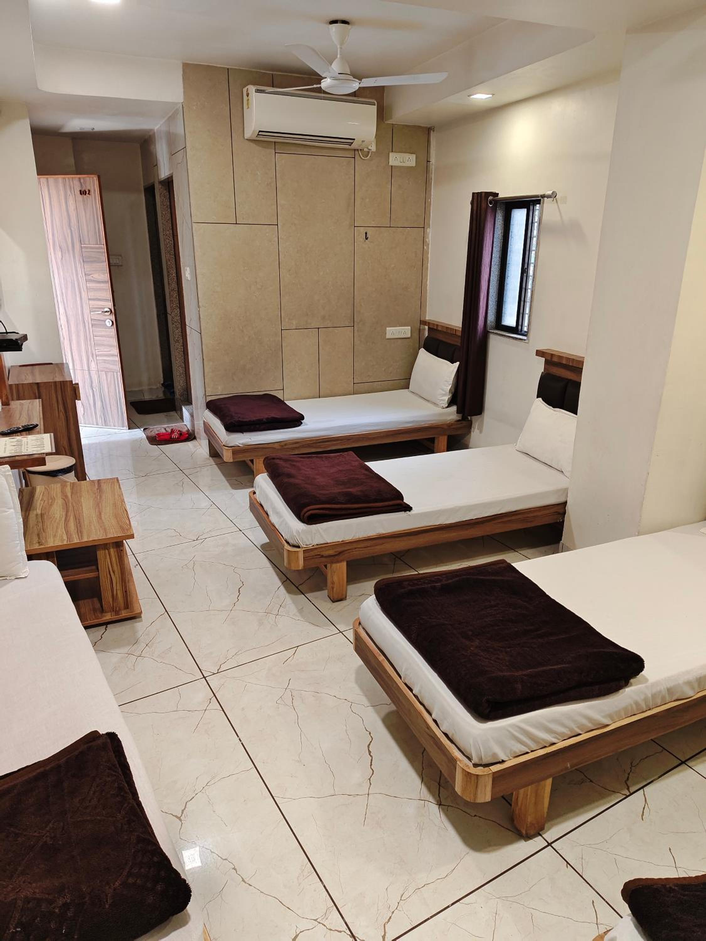 Standard Family Room - Photo 12