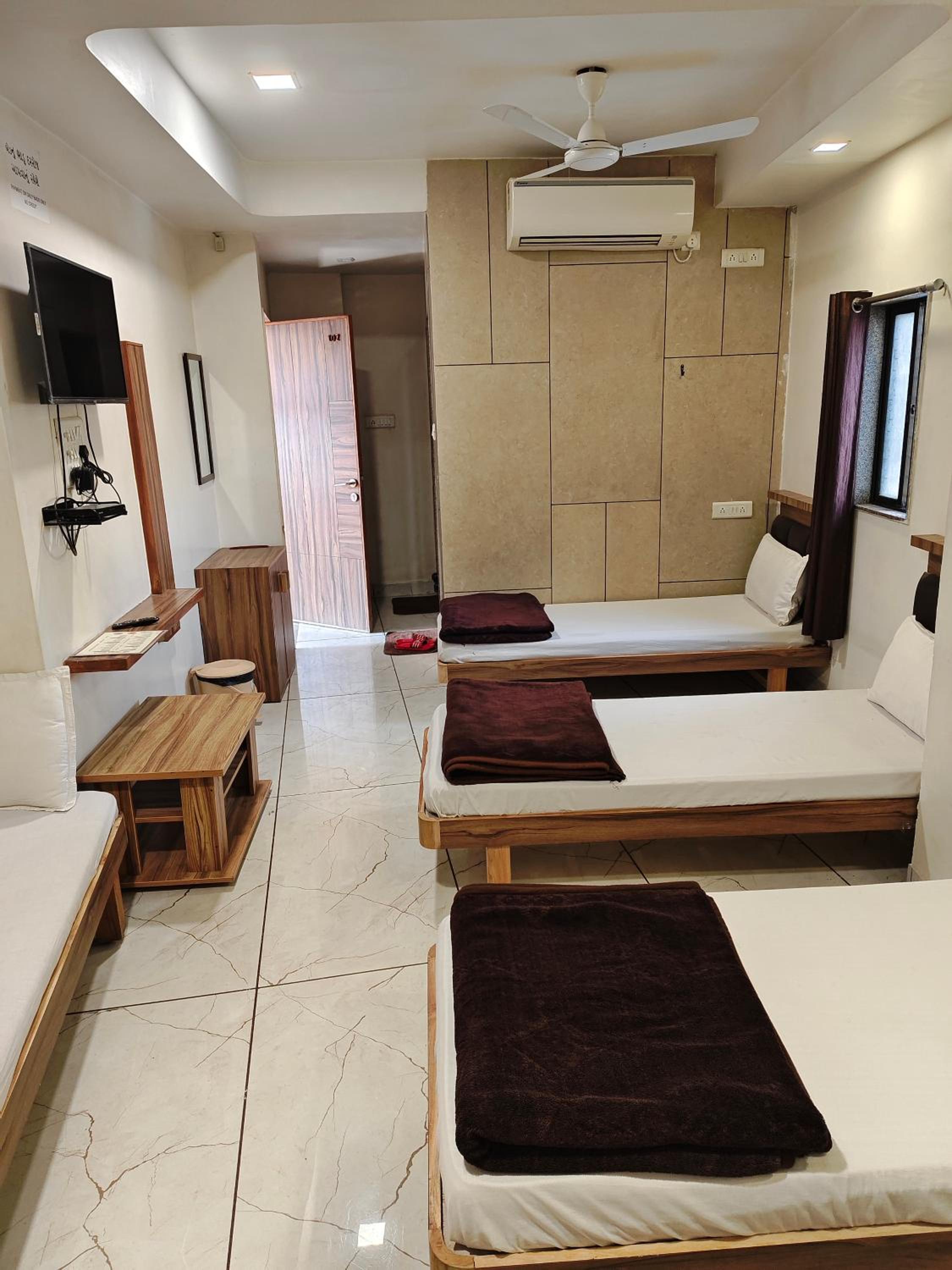 Standard Family Room - Photo 11
