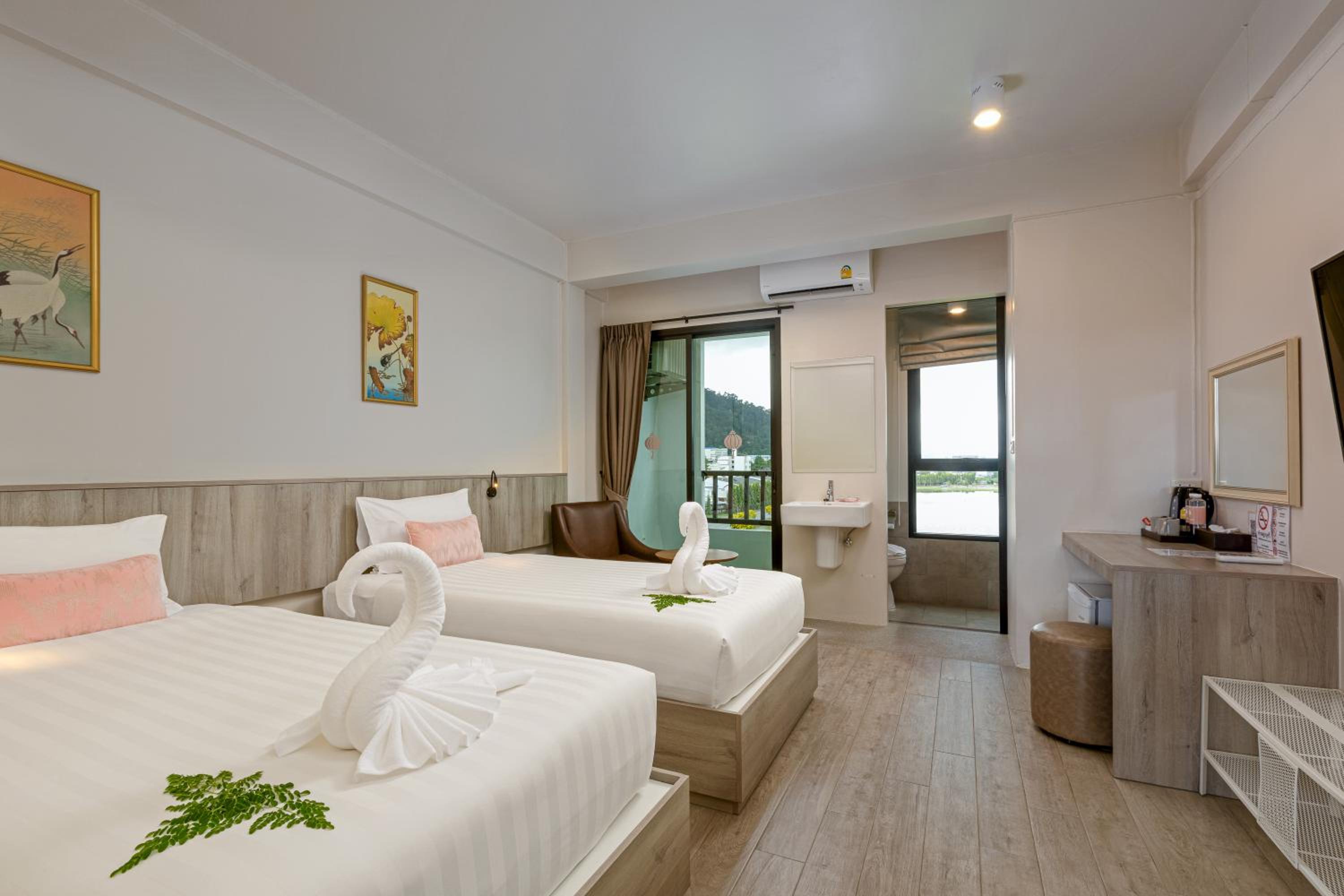 Deluxe Twin Room photo 3