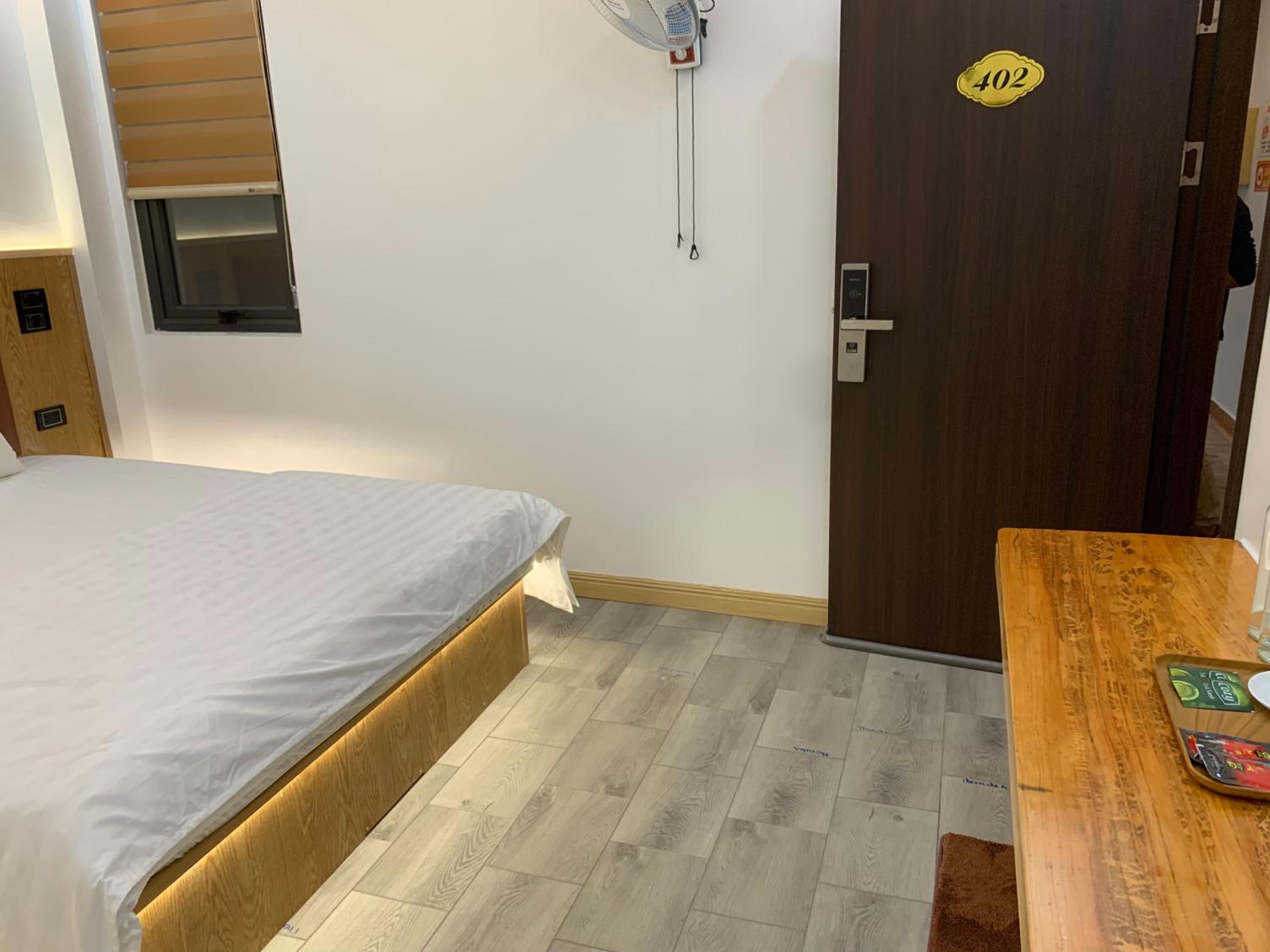 Double Room with Private Bathroom - Photo 8