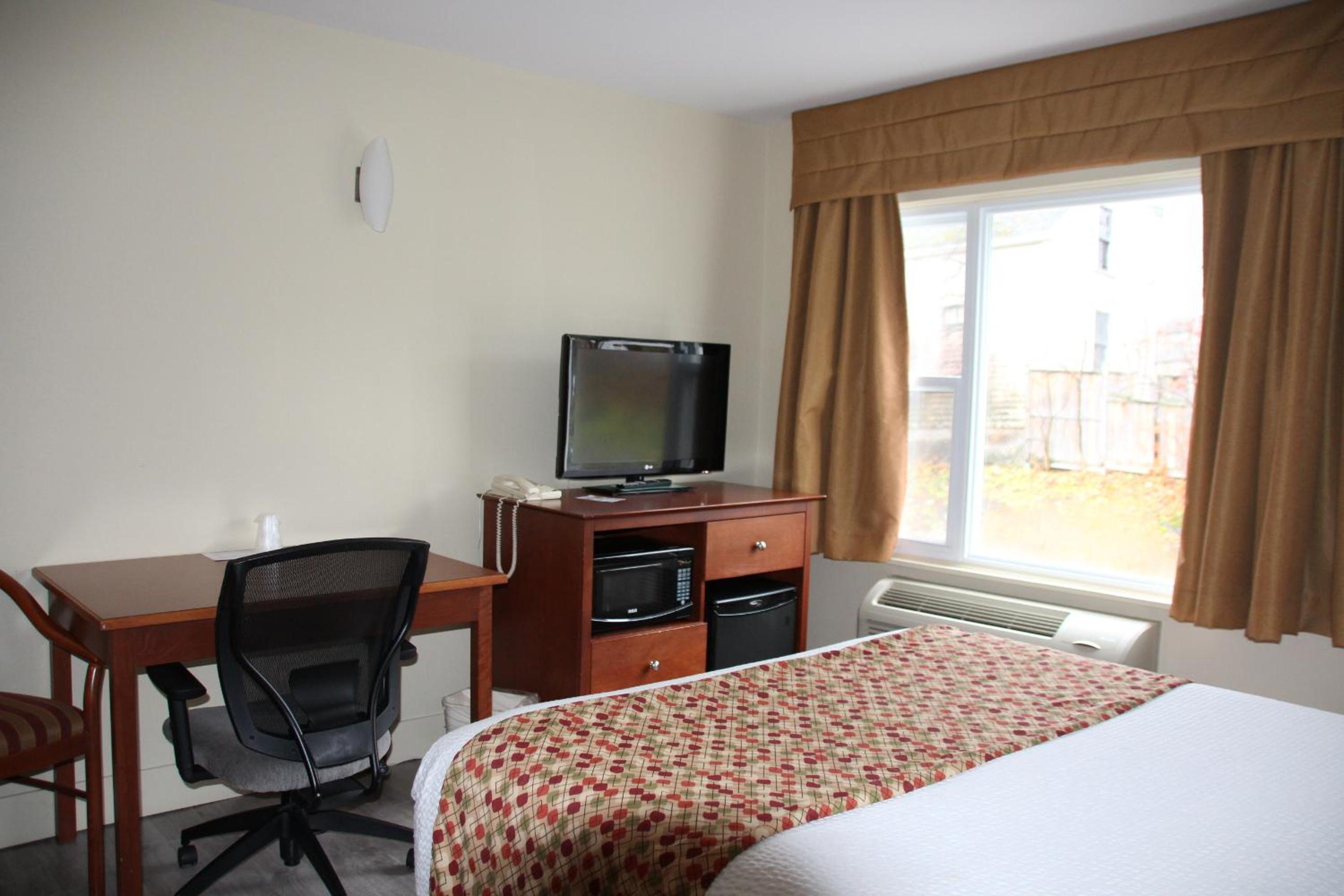 Queen Room - Non-Smoking - Photo 1