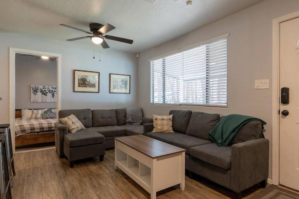 One-Bedroom House photo 1