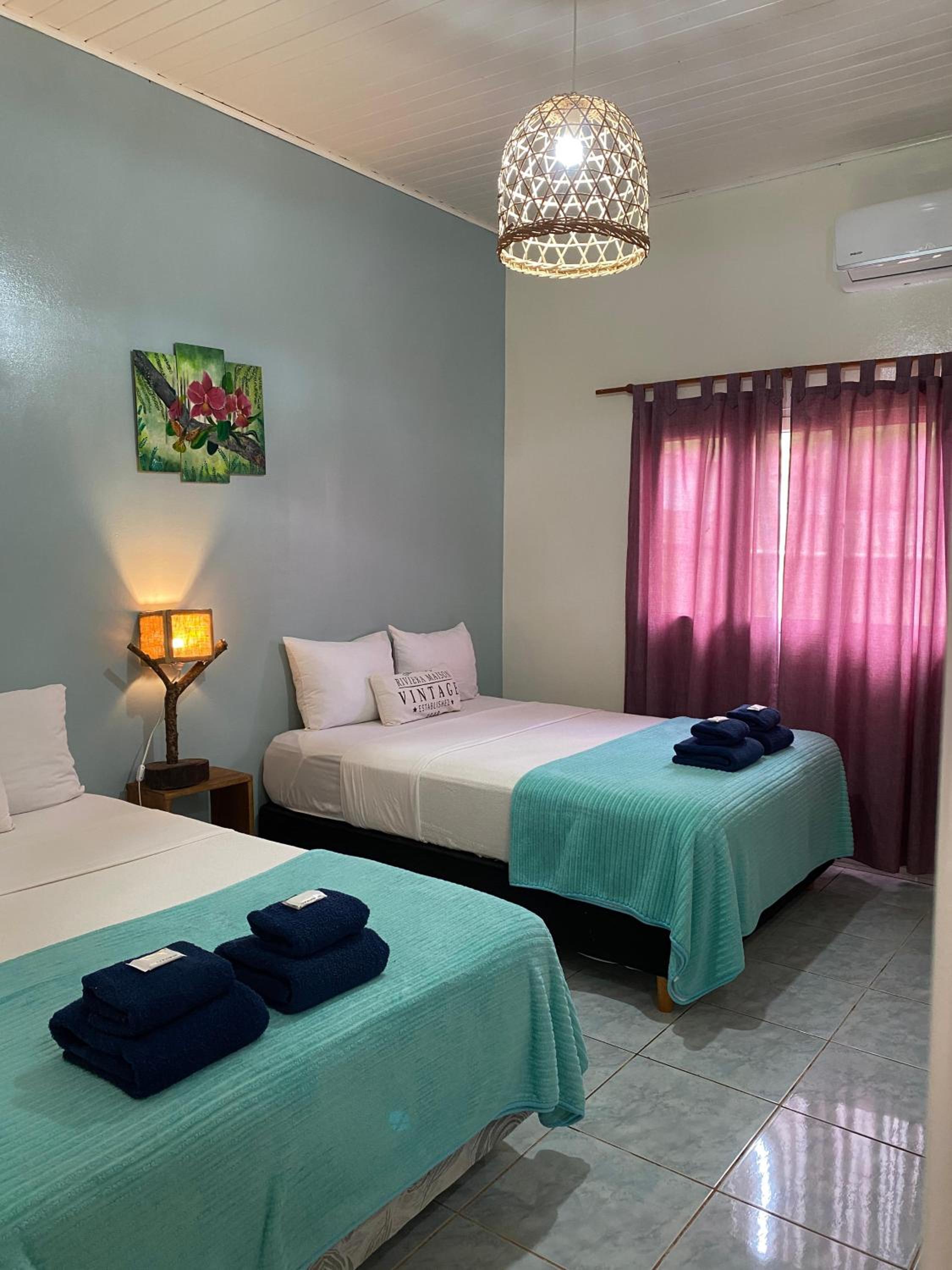 Quadruple Room with Private Bathroom photo 2