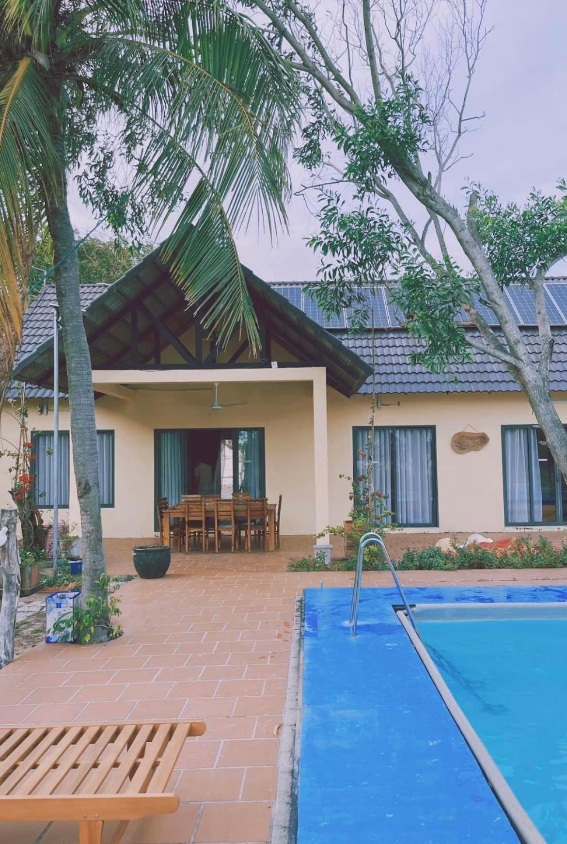 Three-Bedroom House photo 2