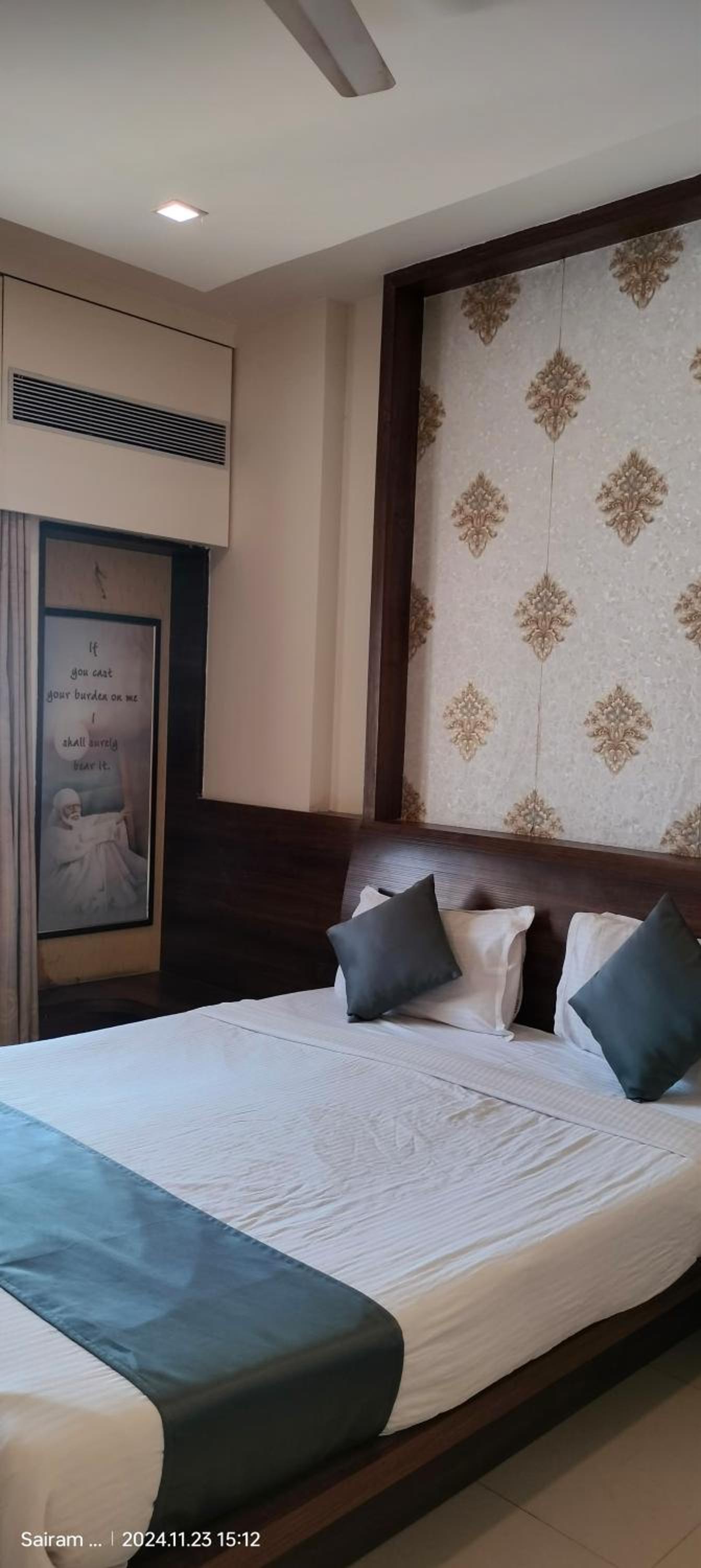 Deluxe Room - Photo 9
