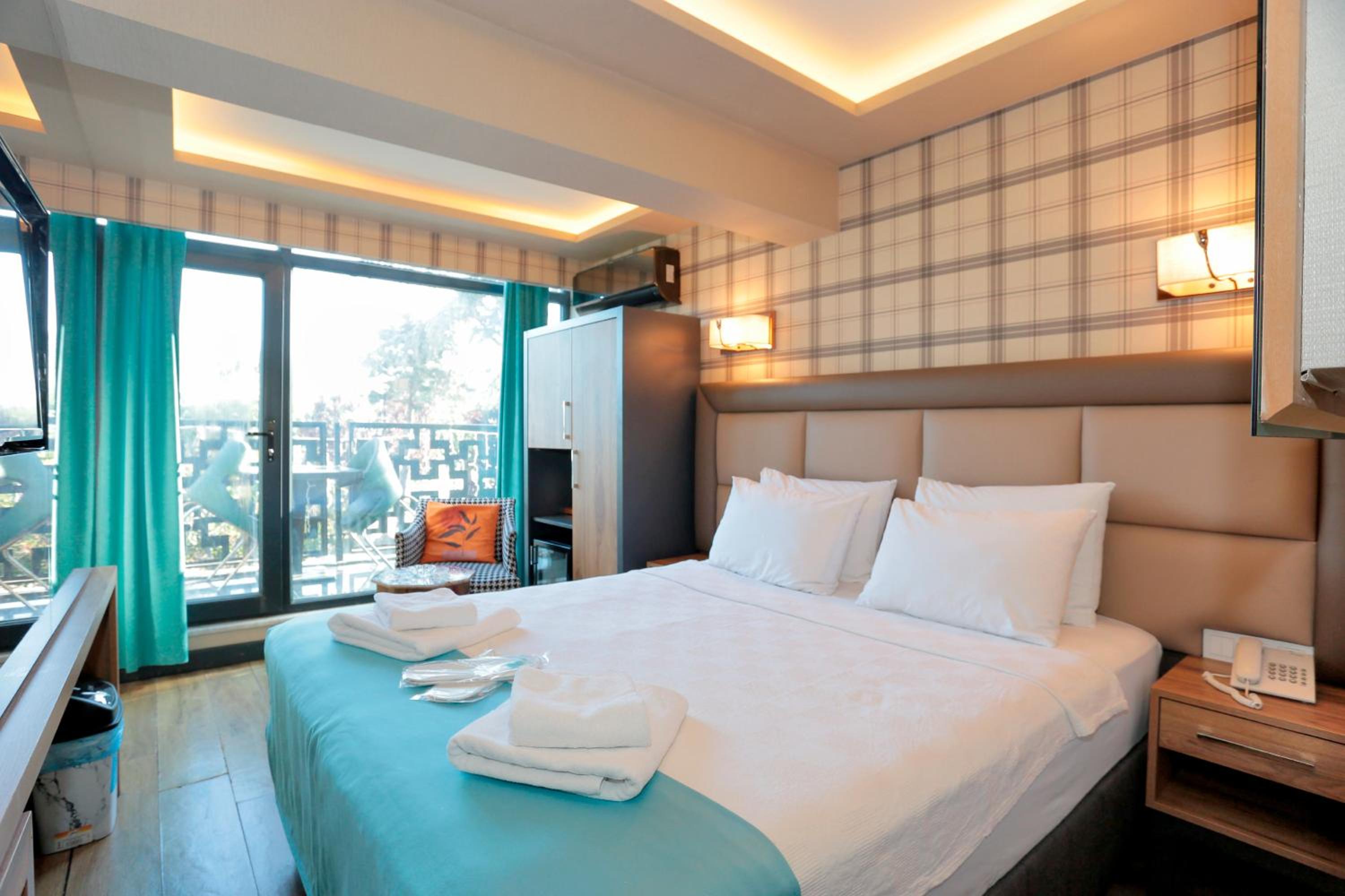 Deluxe Double Room with Balcony and Sea View photo 1