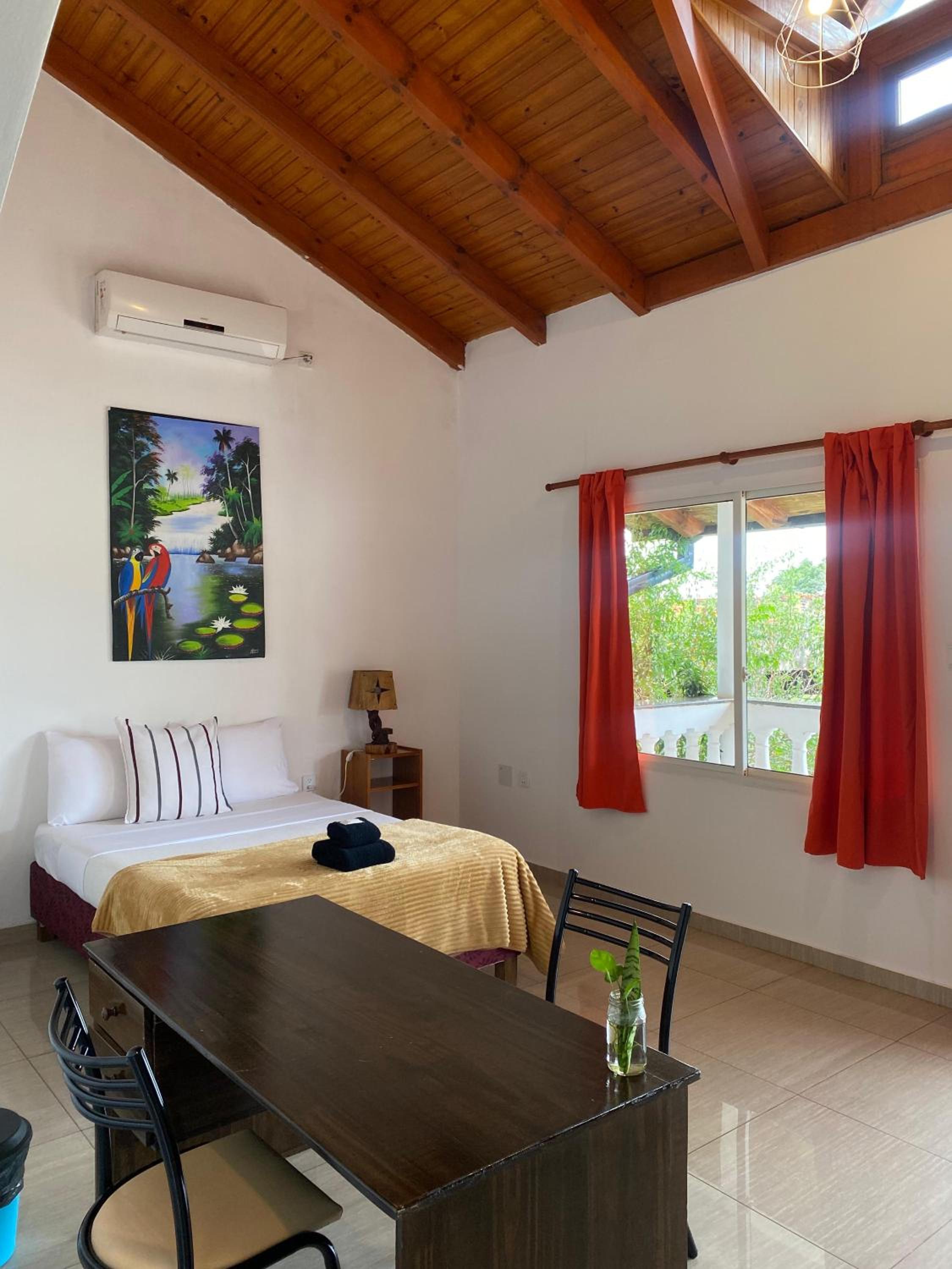 Quadruple Room with Private Bathroom photo 1