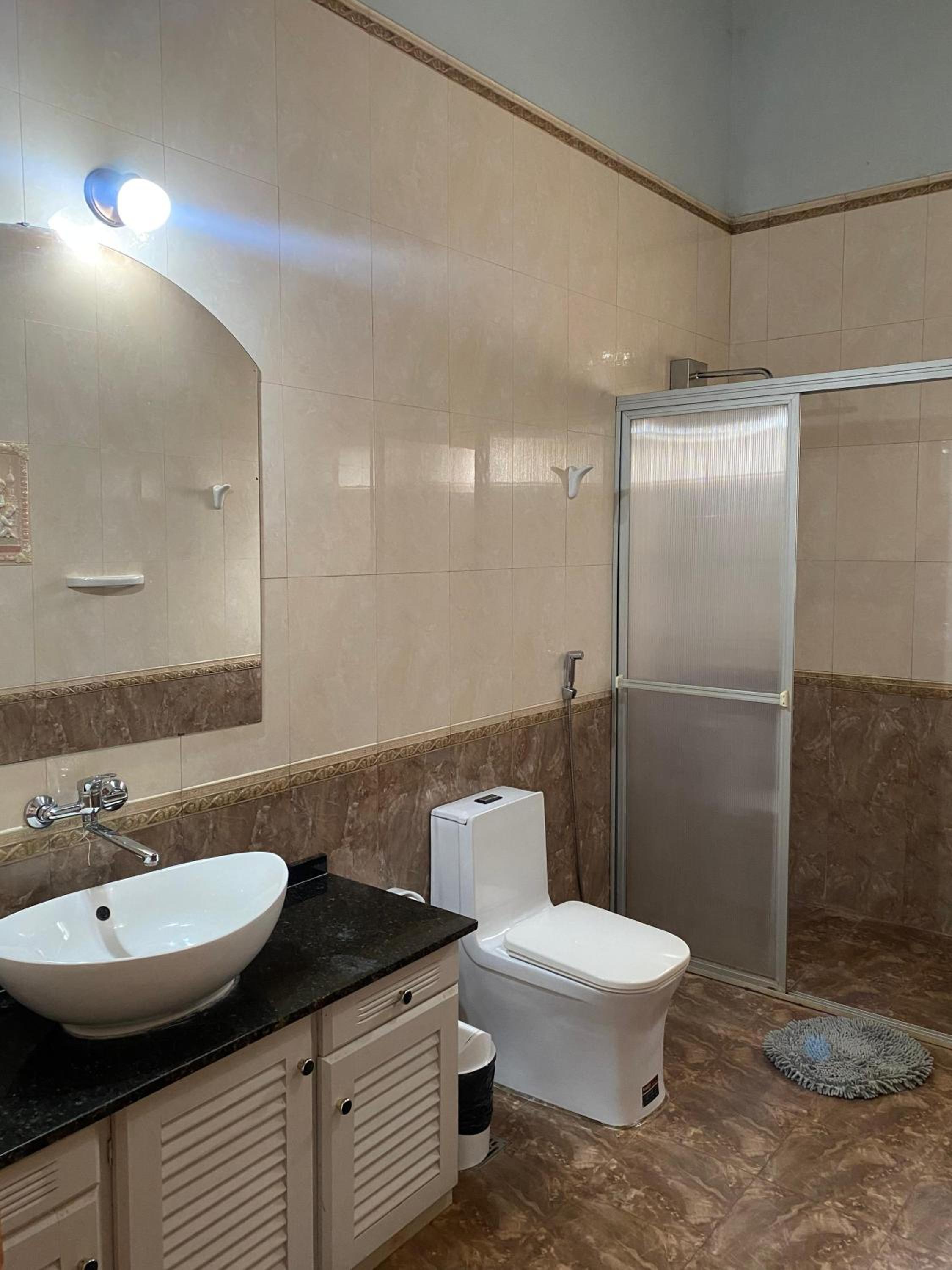 Quadruple Room with Private Bathroom photo 3