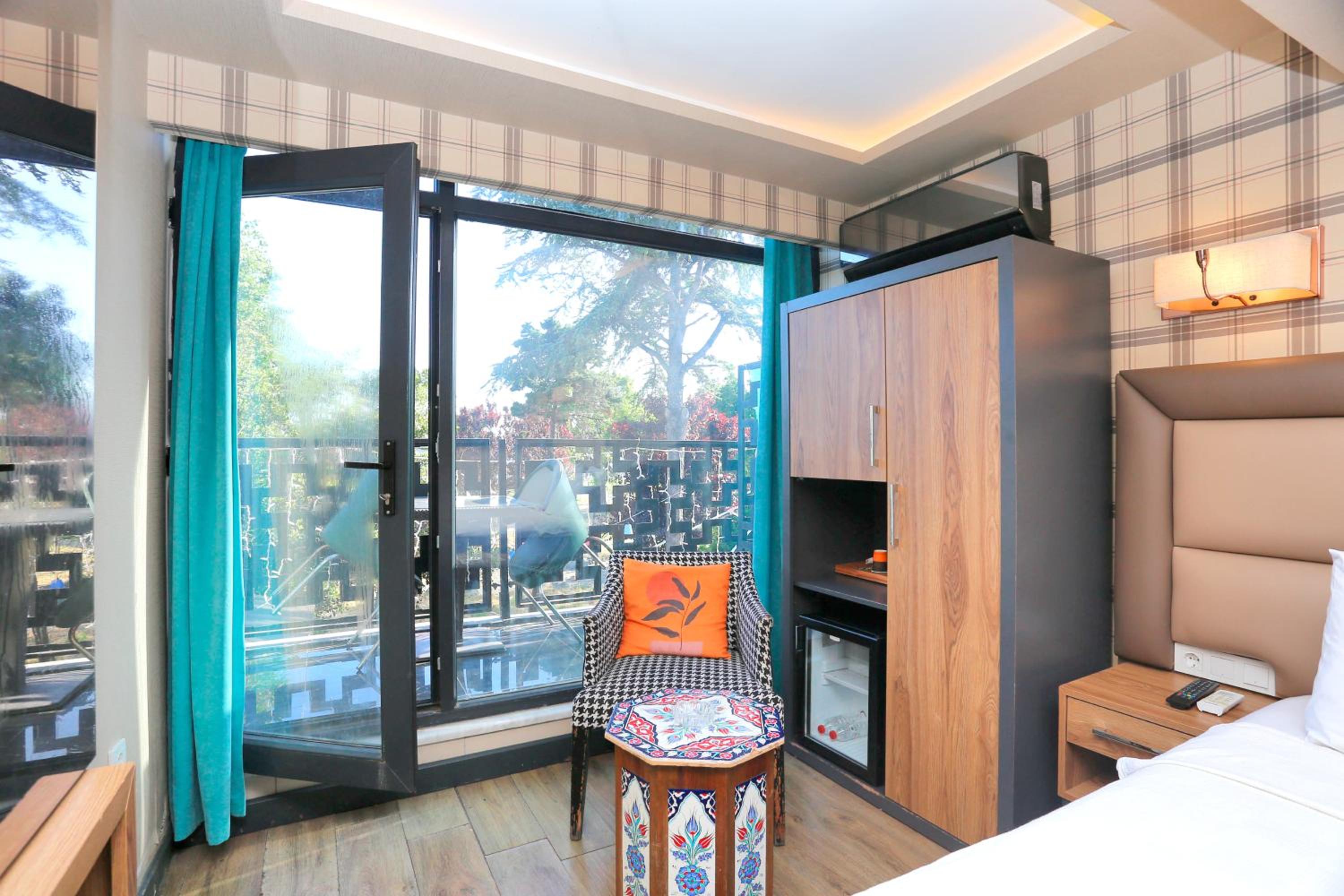 Deluxe Double Room with Balcony and Sea View photo 3