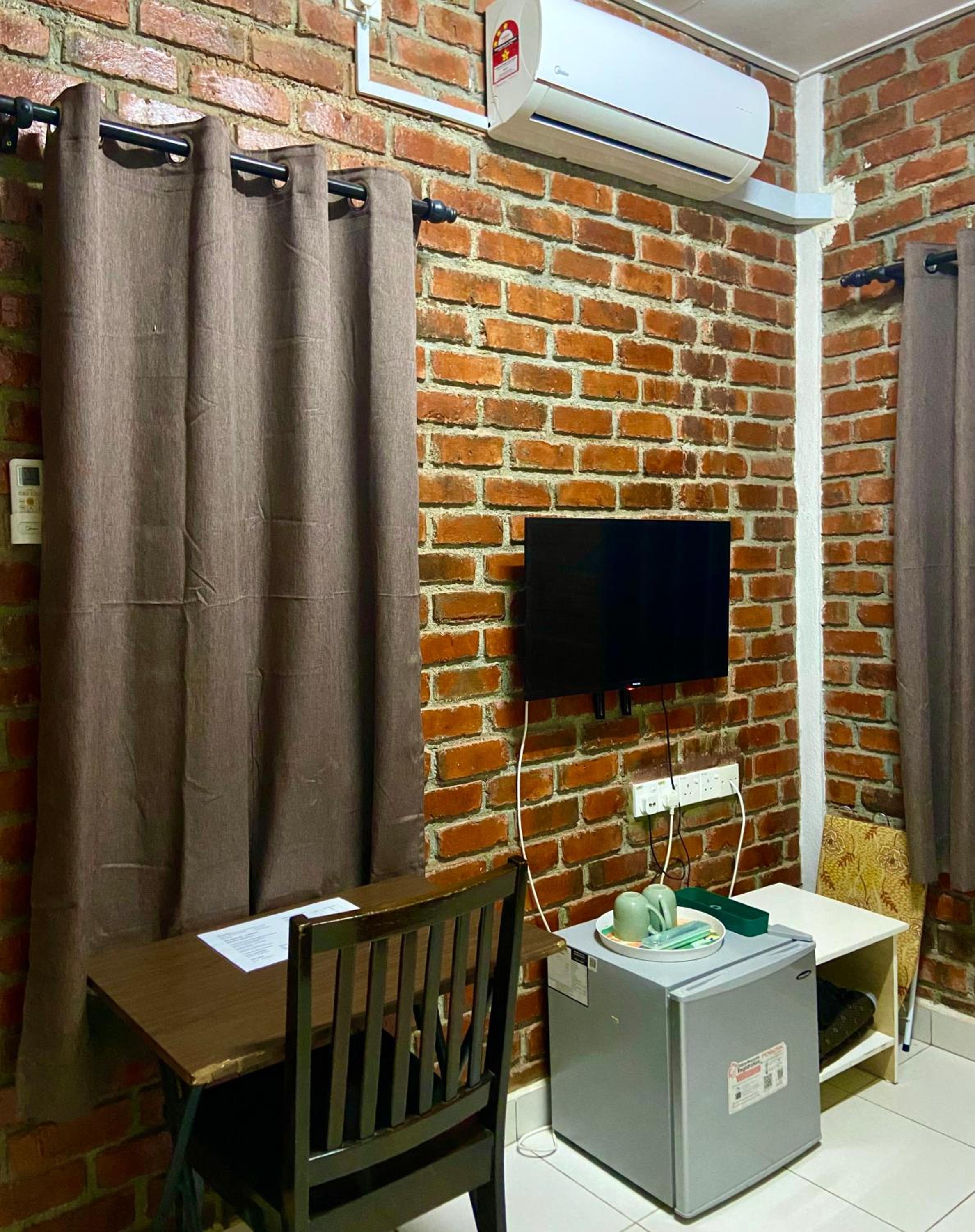 Standard Queen Room