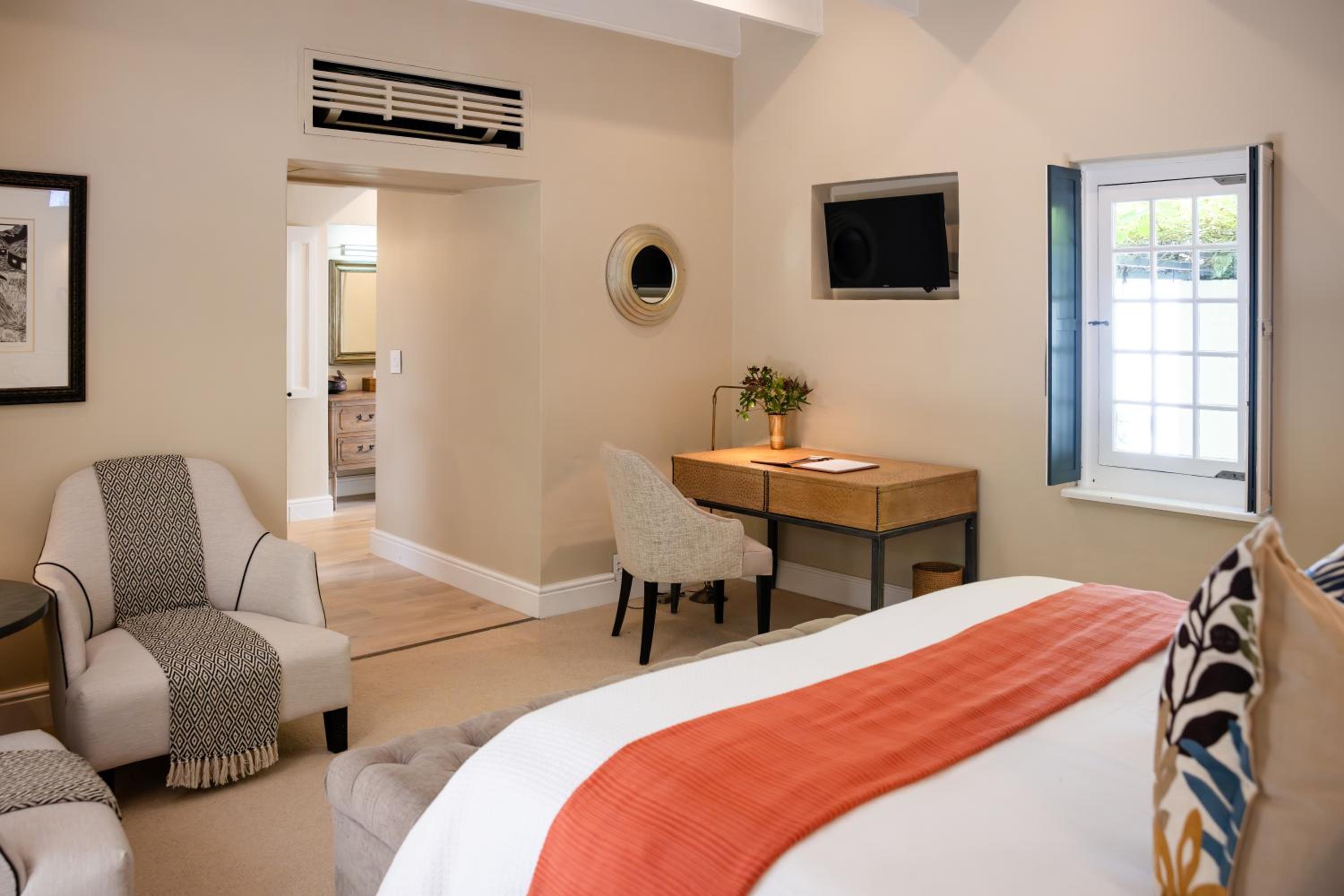 Luxury Suite with Private Patio - Photo 6