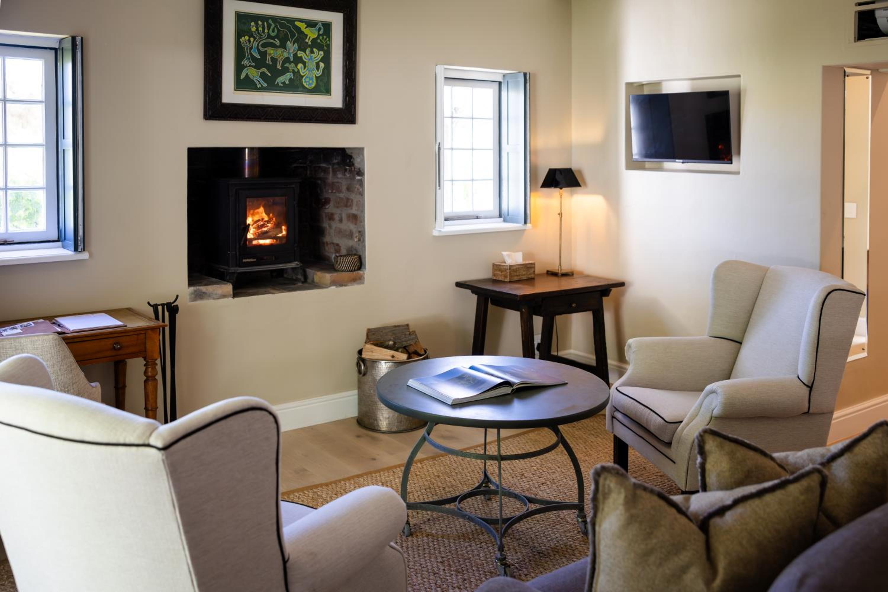 Suite with Fireplace - Photo 11