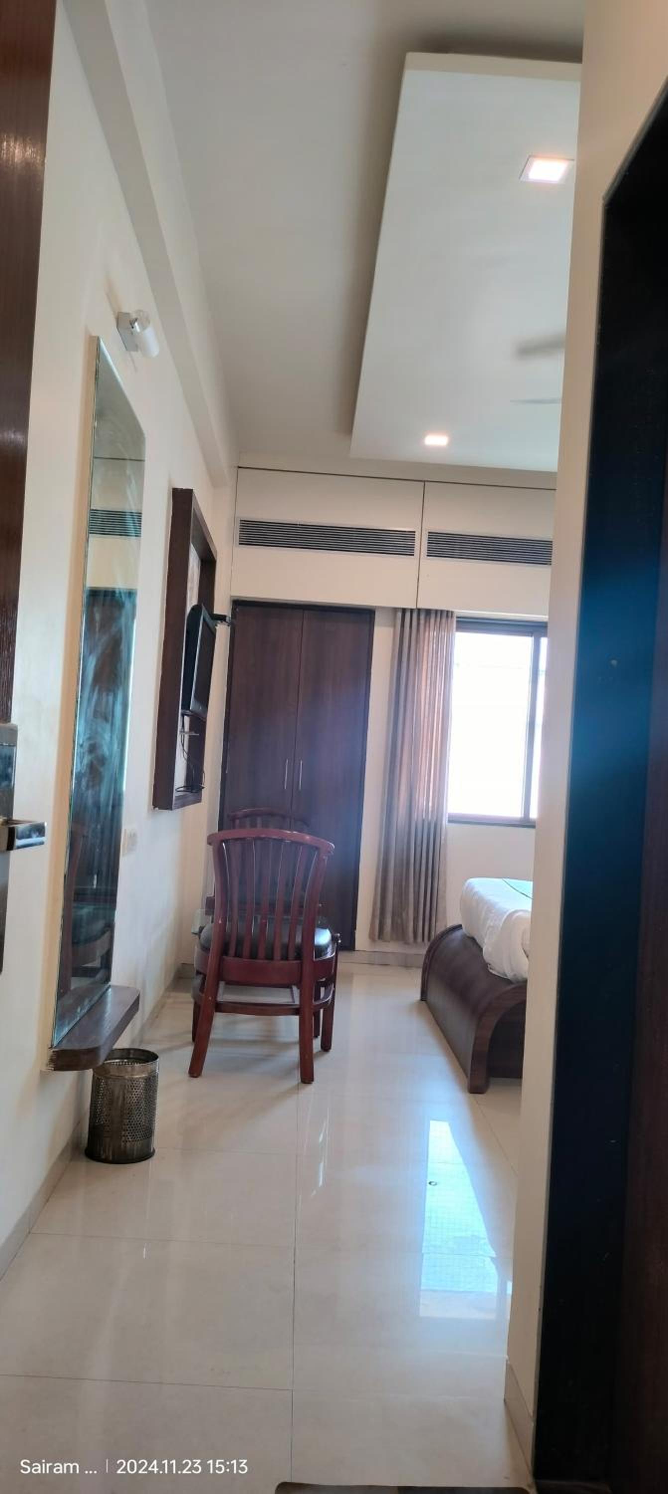 Deluxe Room - Photo 5