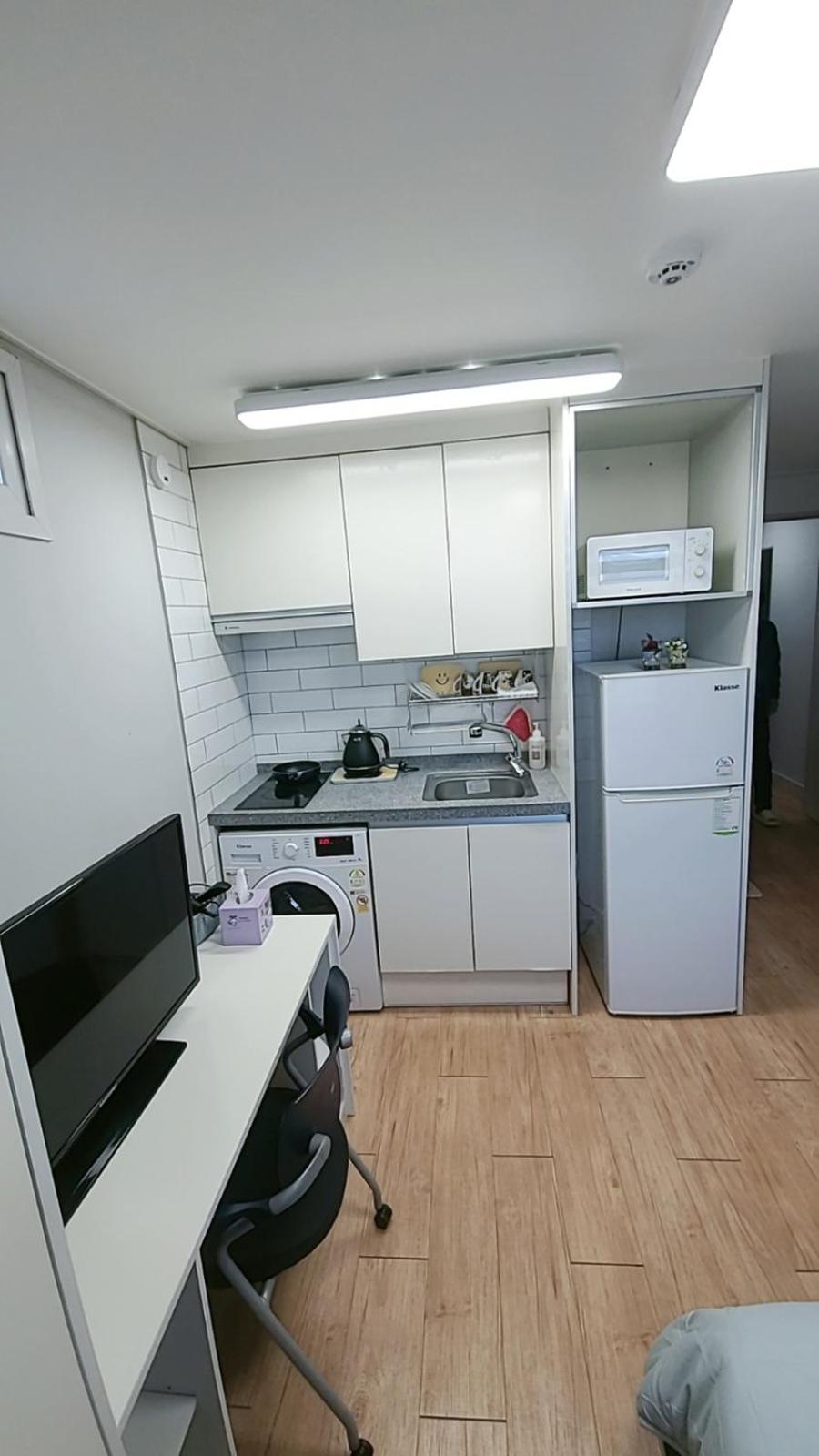 Single Room with Private Bathroom photo 2