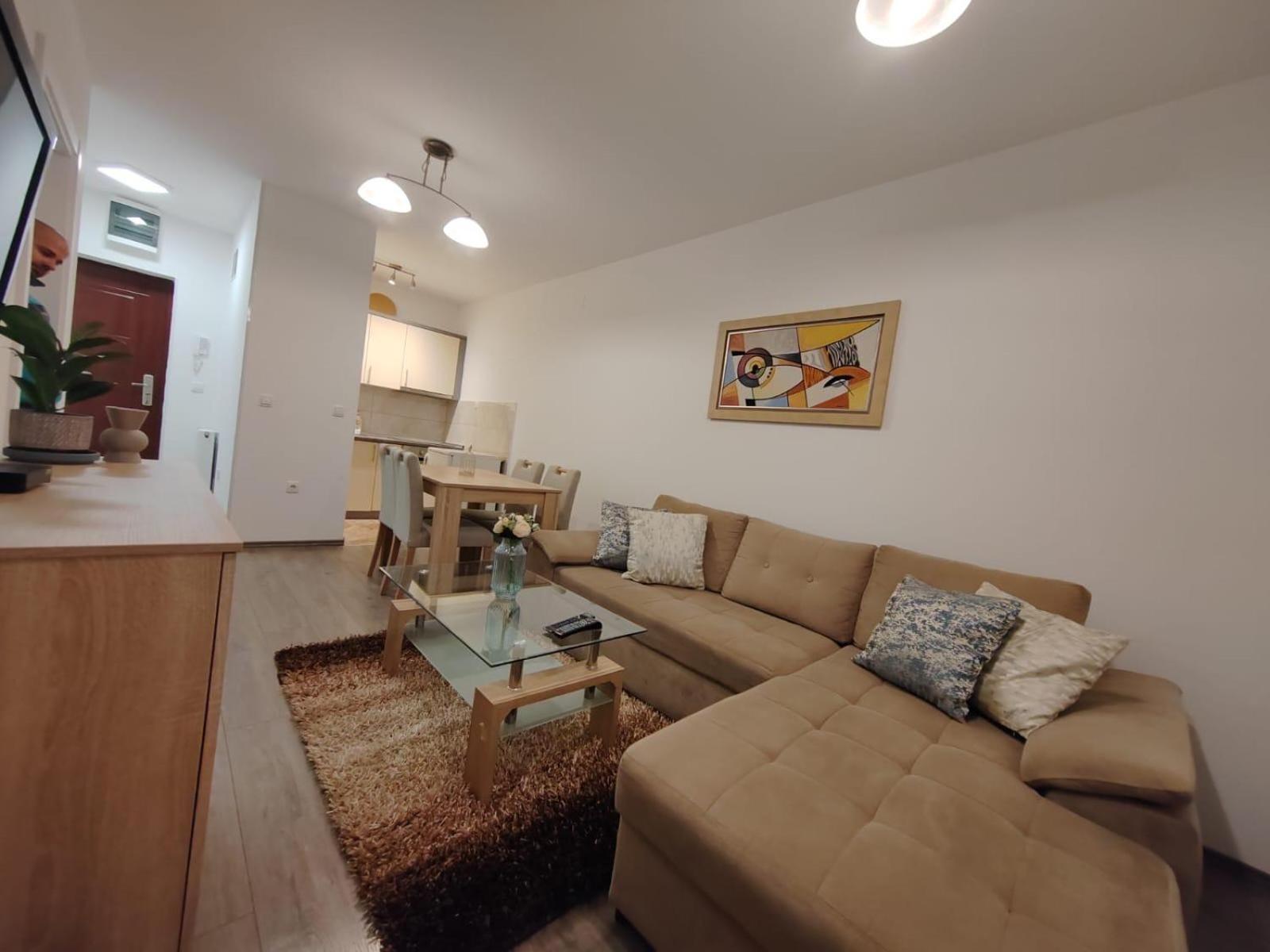 One-Bedroom Apartment photo 1