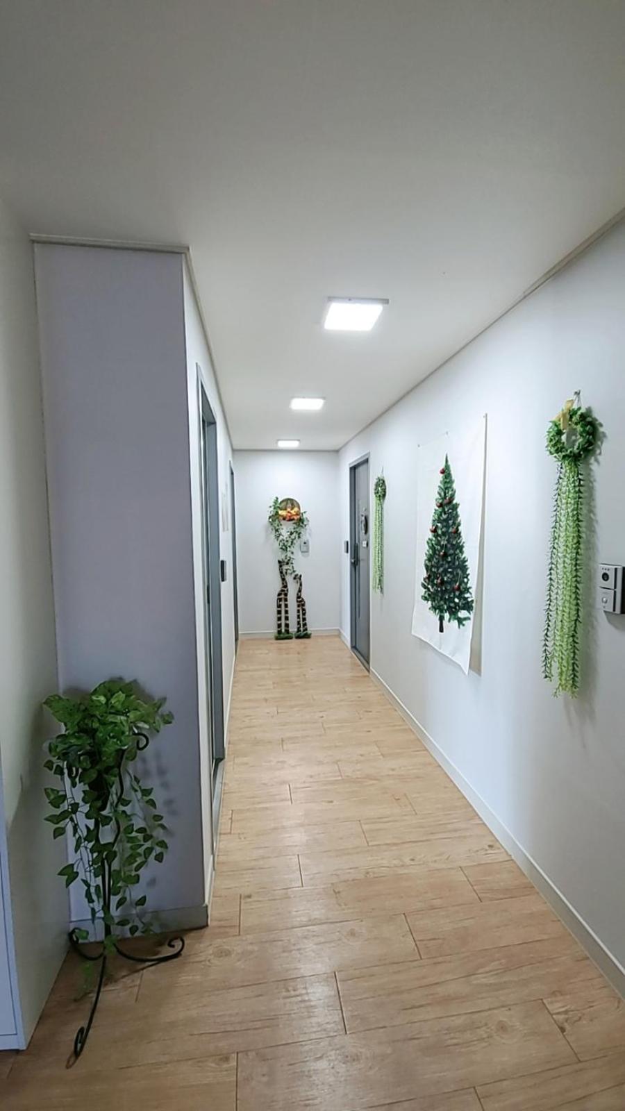Twin Room with Private Bathroom - Photo 3