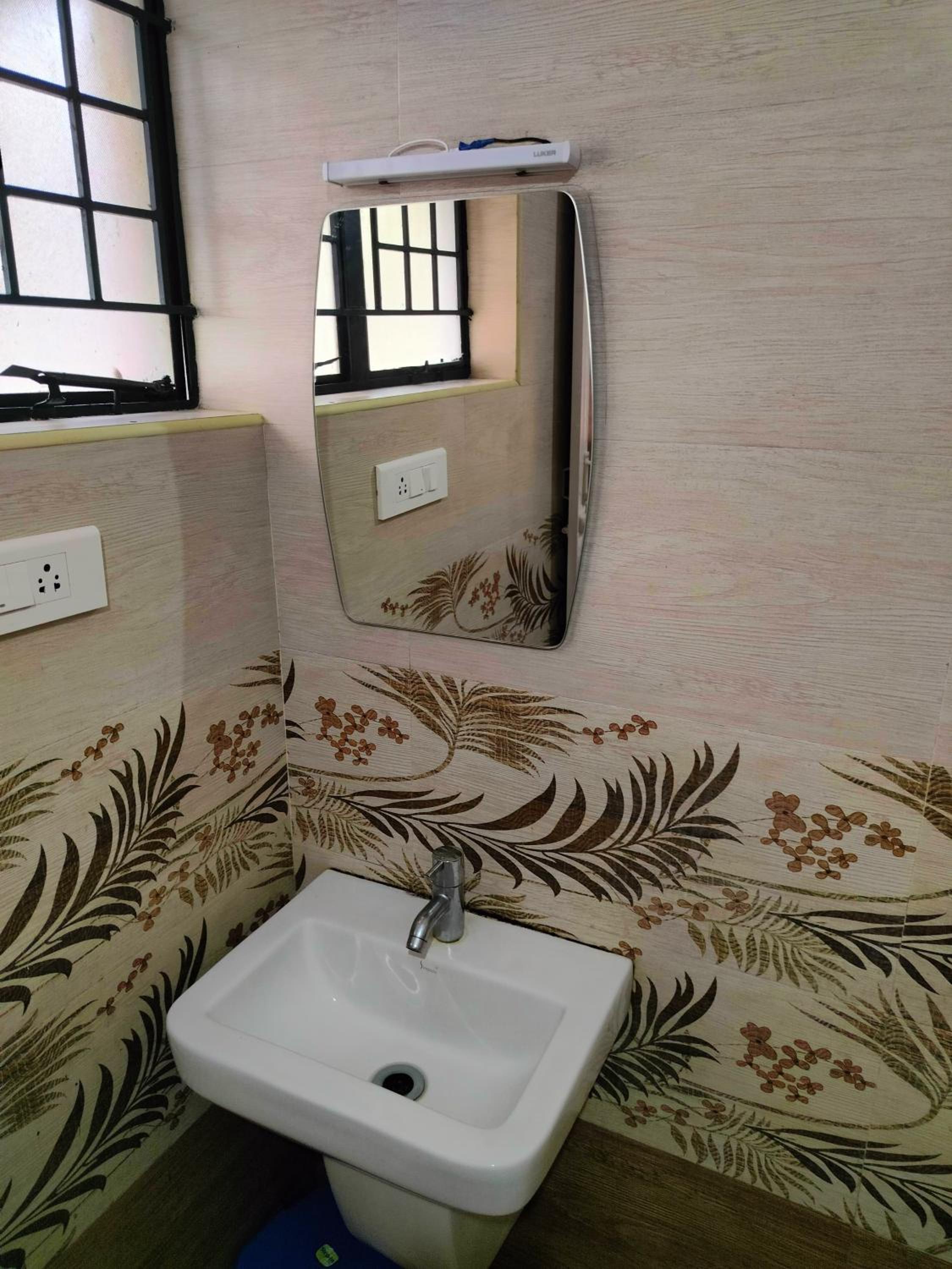 Twin Room with Private Bathroom photo 3