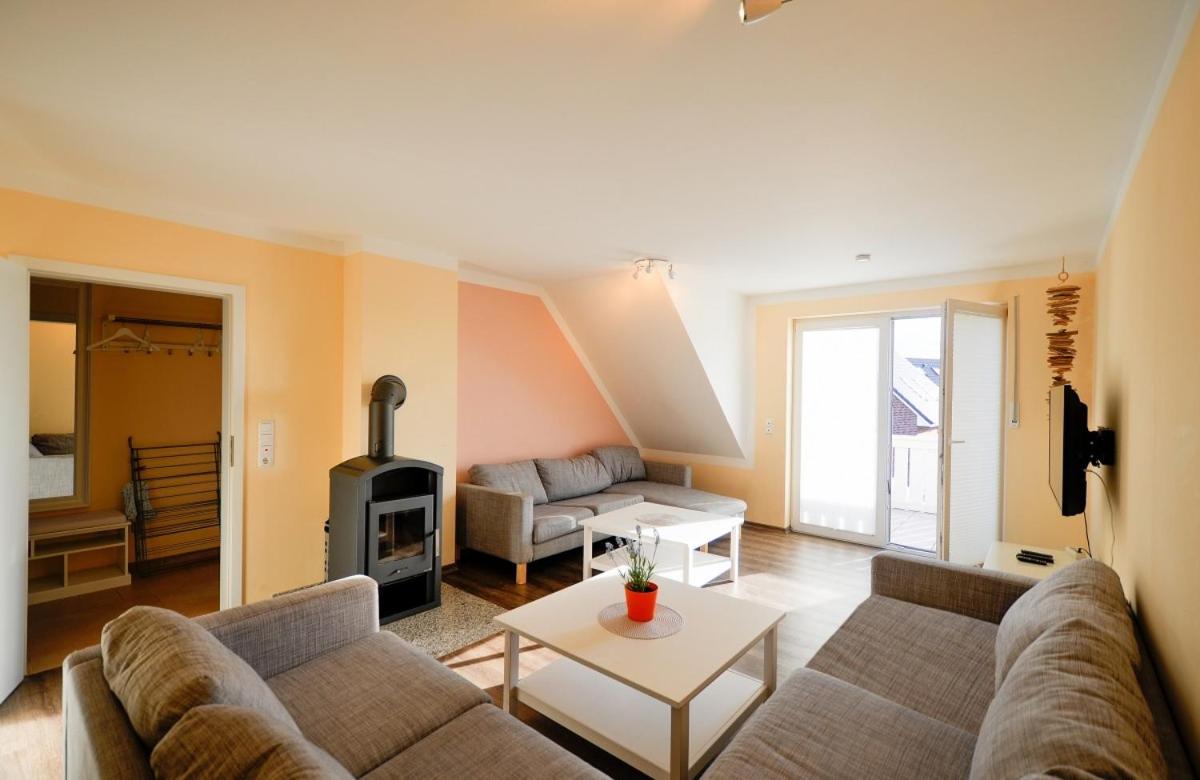 Six-Bedroom House photo 1