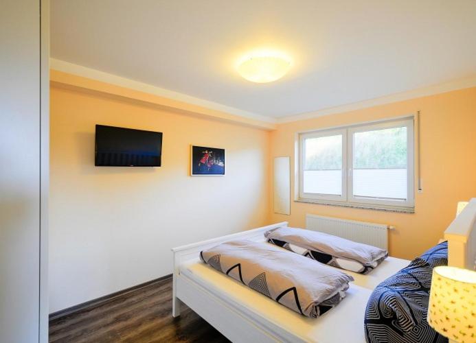 Six-Bedroom House photo 2