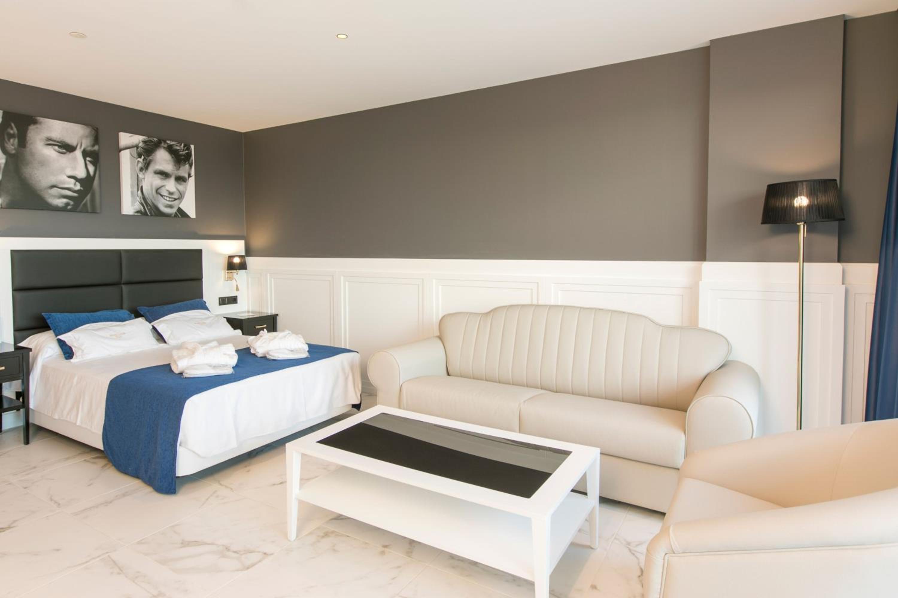 Habitación Premium Queen con Sofá Cama, Balcón y Vista al Mar