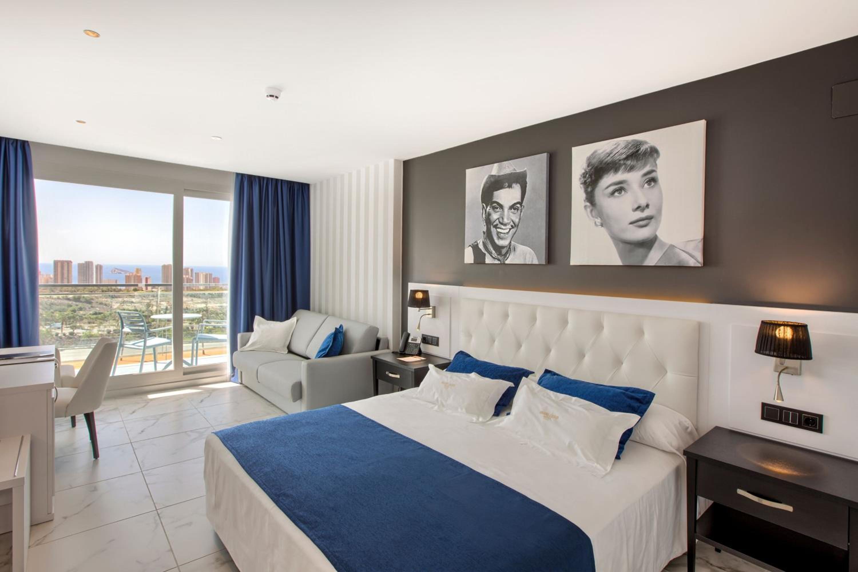 Classic Twin Room with Sofa Bed, Balcony and Sea View