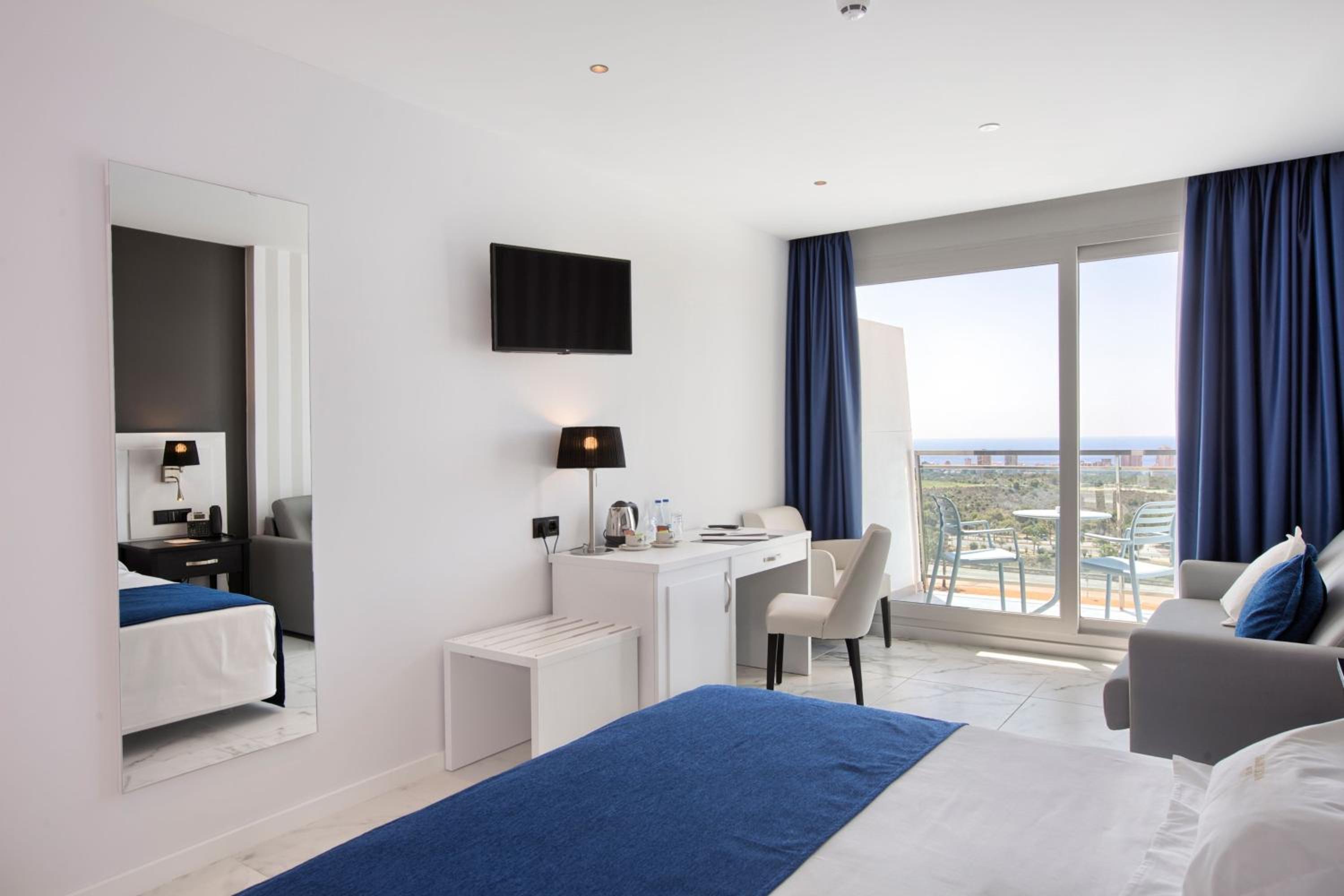 Classic Twin Room with Sofa Bed, Balcony and Sea View