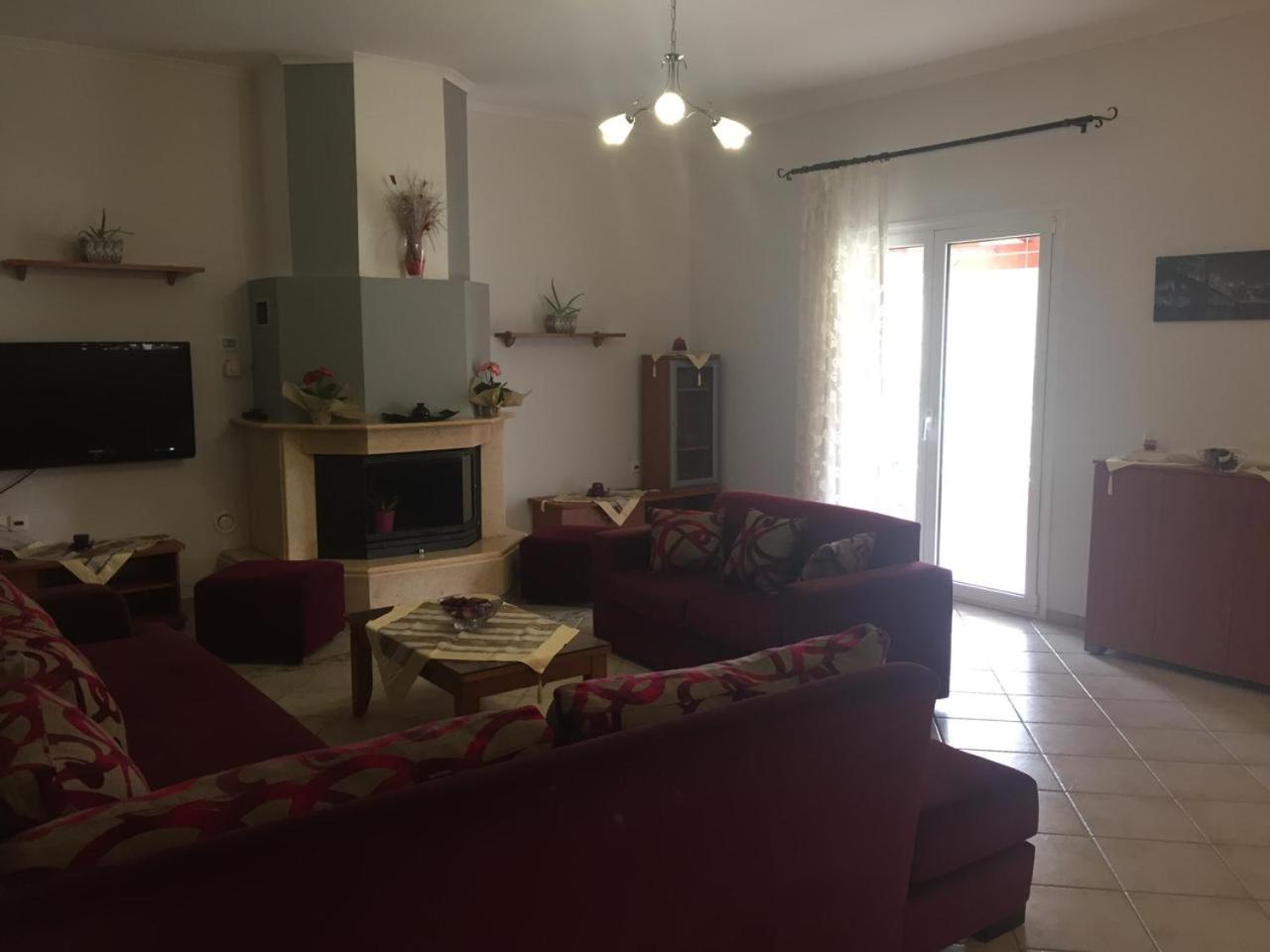Three-Bedroom House photo 2