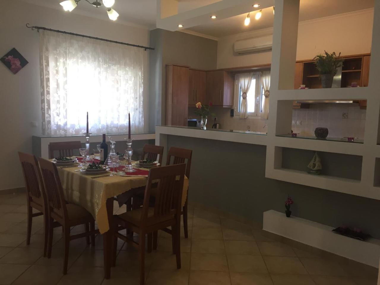 Three-Bedroom House photo 3