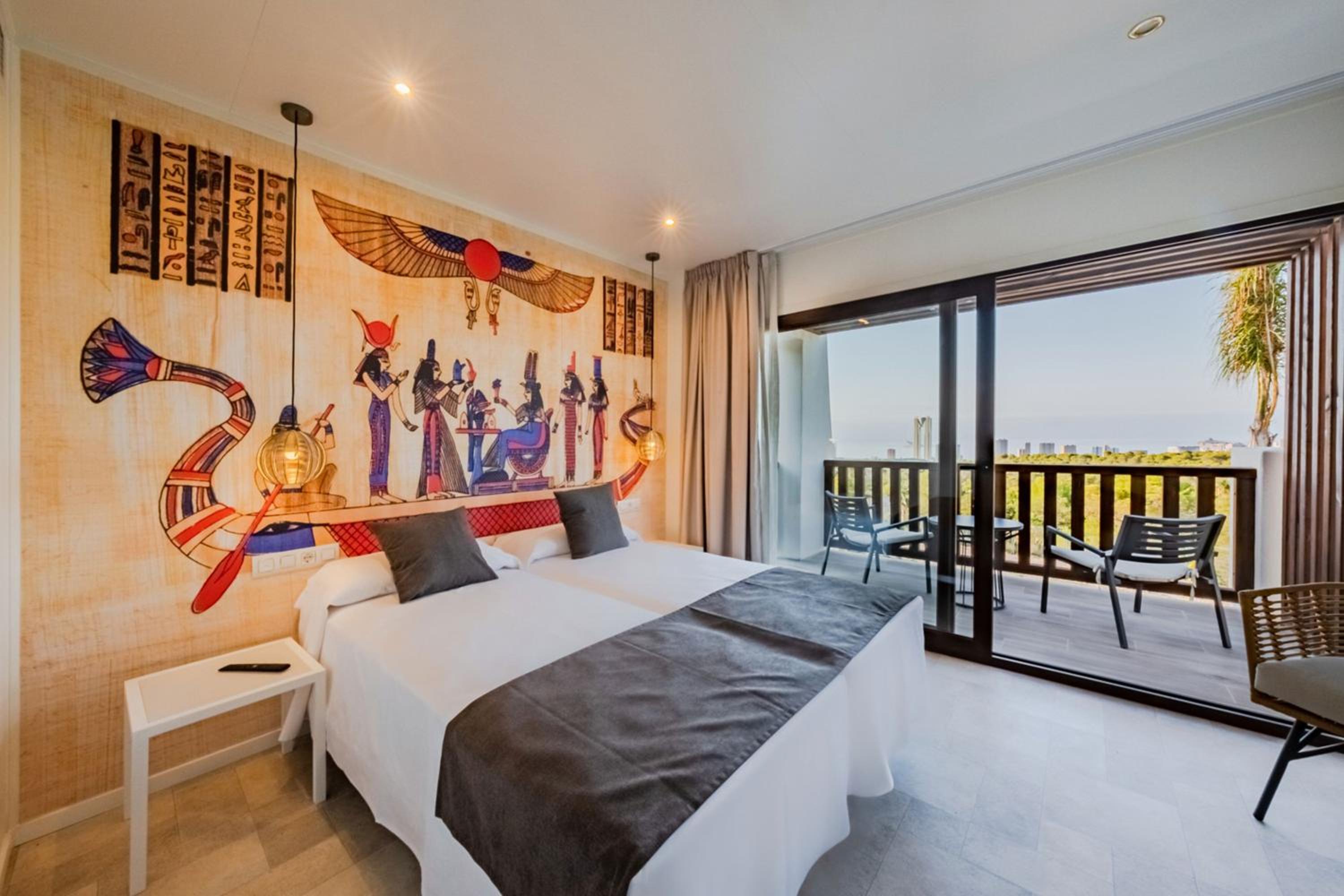 Villa Dúplex de Dos Habitaciones con Piscina, Balcón y Vista al Mar