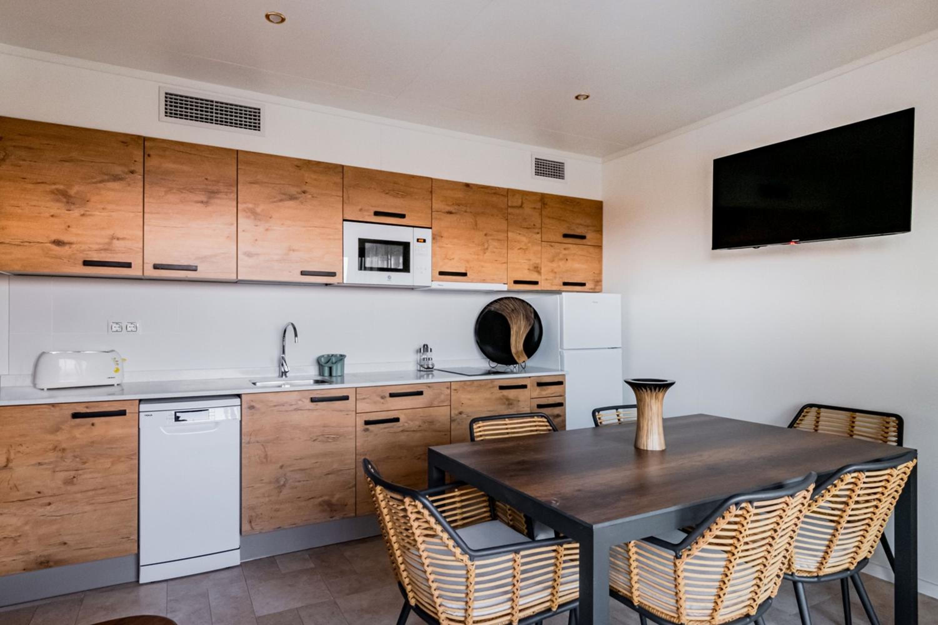 Villa Adaptada de Dos Habitaciones con Piscina, Balcón y Vista al Resort