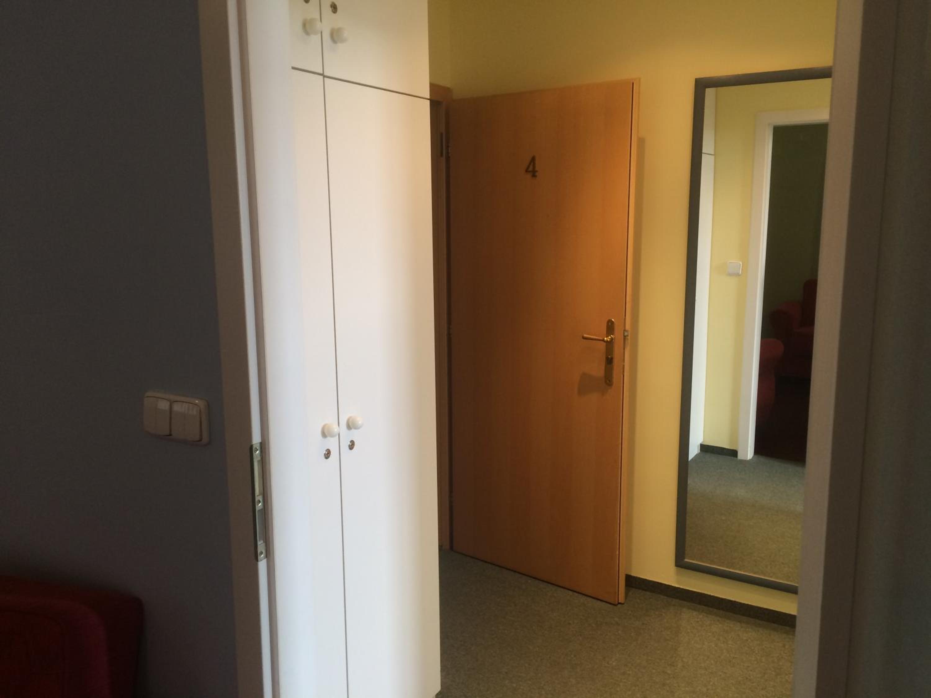 Quadruple Room with Private Bathroom - Photo 9