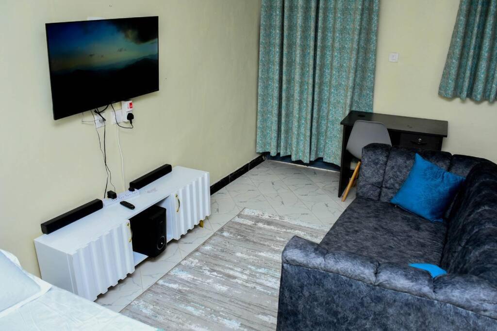 One-Bedroom Apartment photo 1