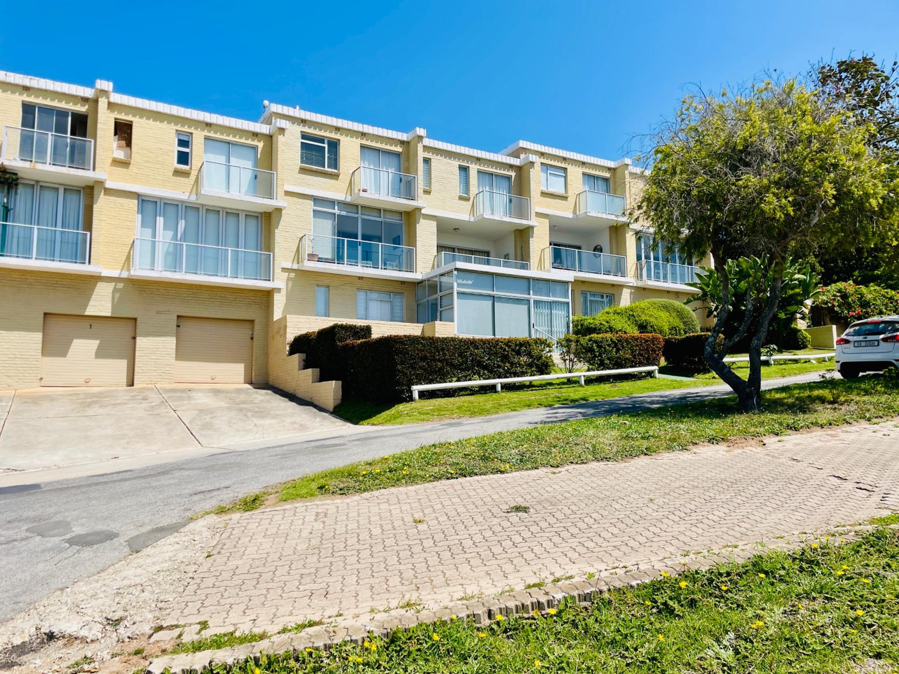 Two-Bedroom Apartment with Partial Ocean View photo 2