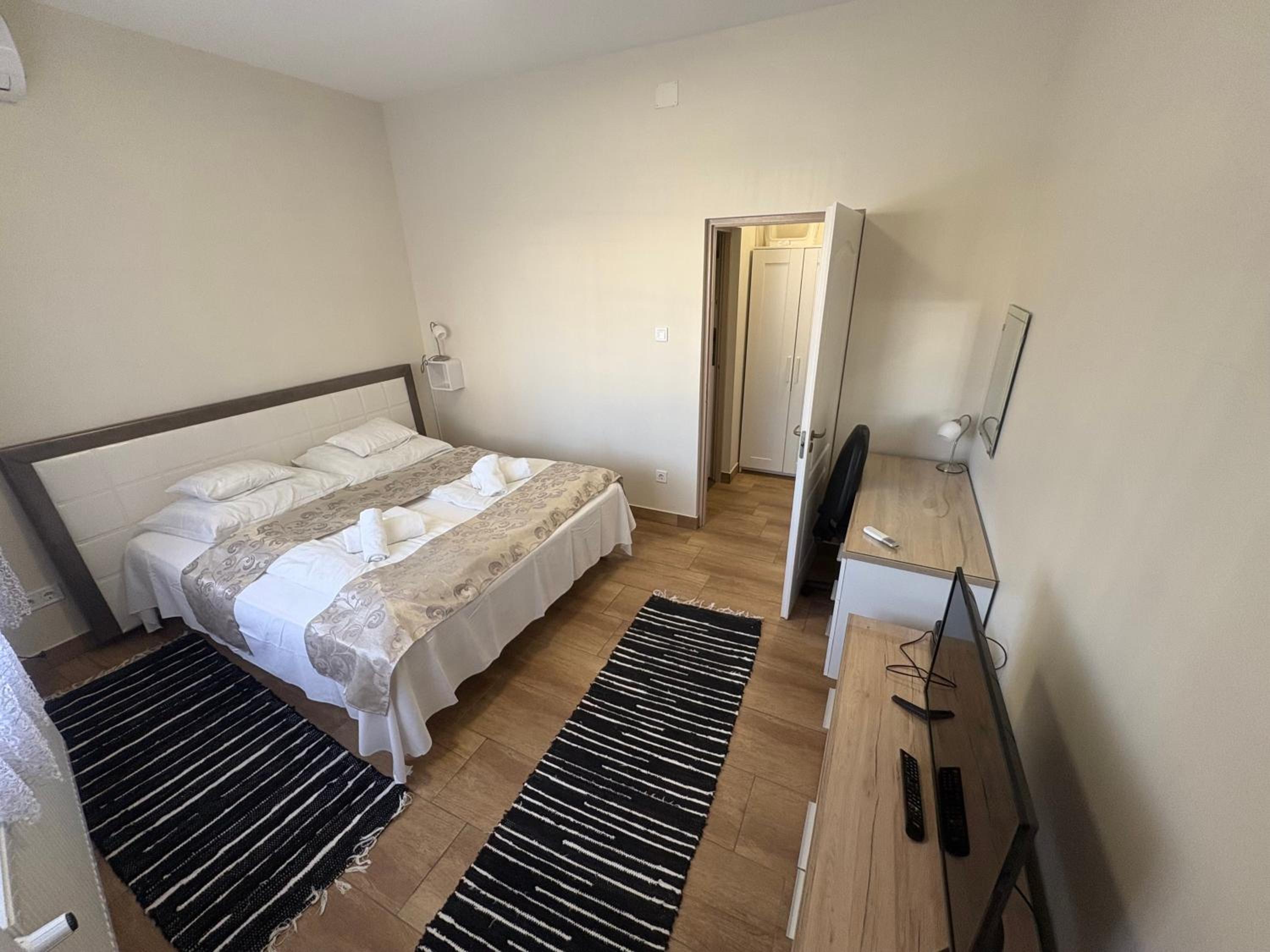 Standard Queen Room