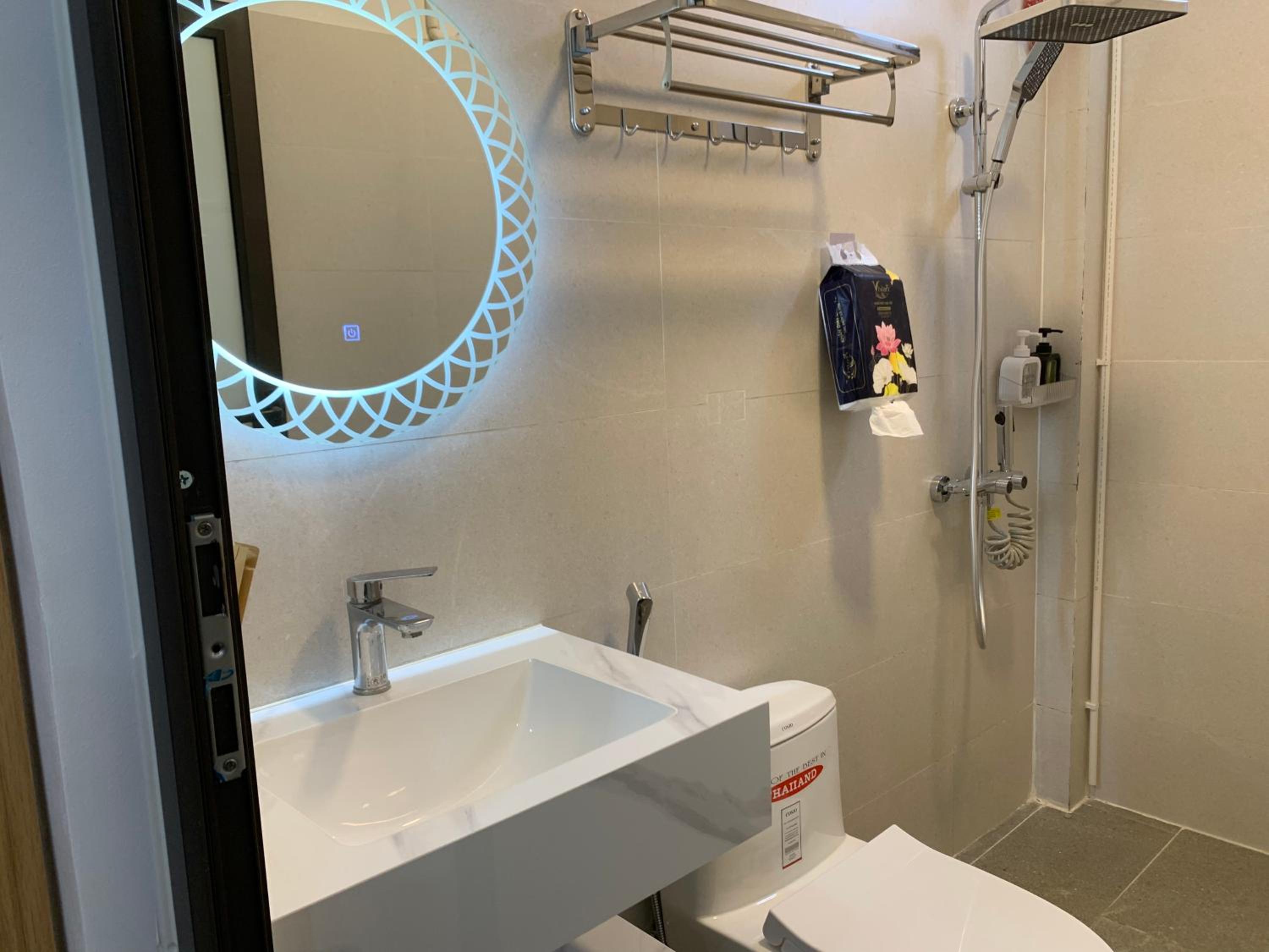 Double Room with Private Bathroom - Photo 10