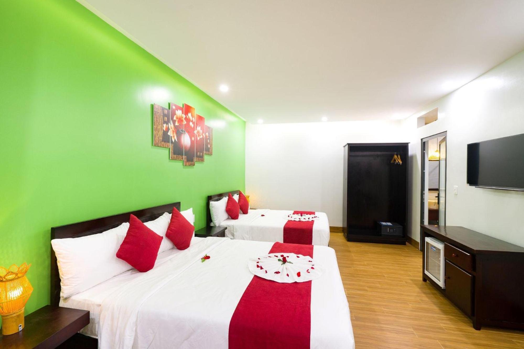 Deluxe Family Room - Photo 1