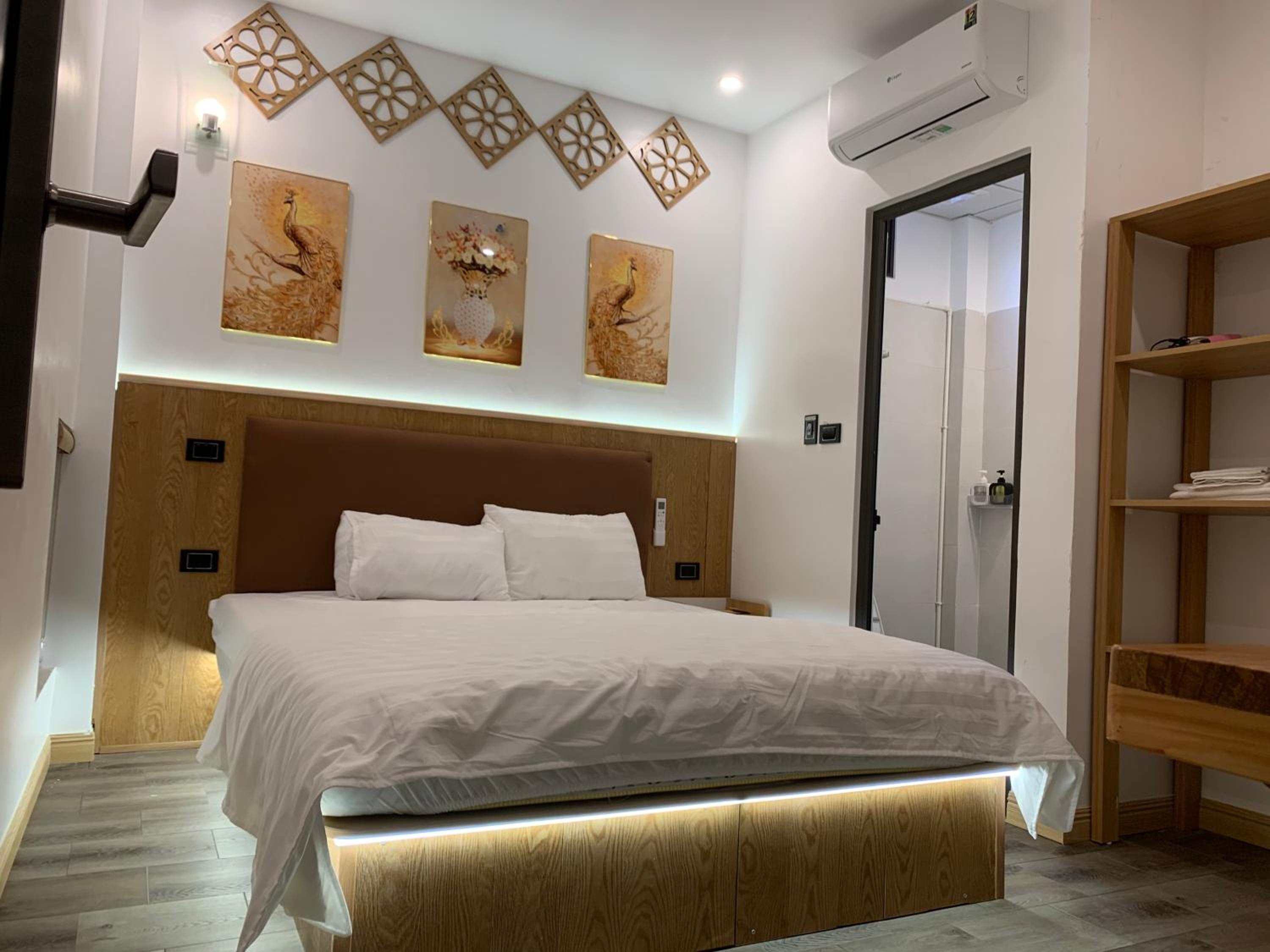 Double Room with Private Bathroom - Photo 11