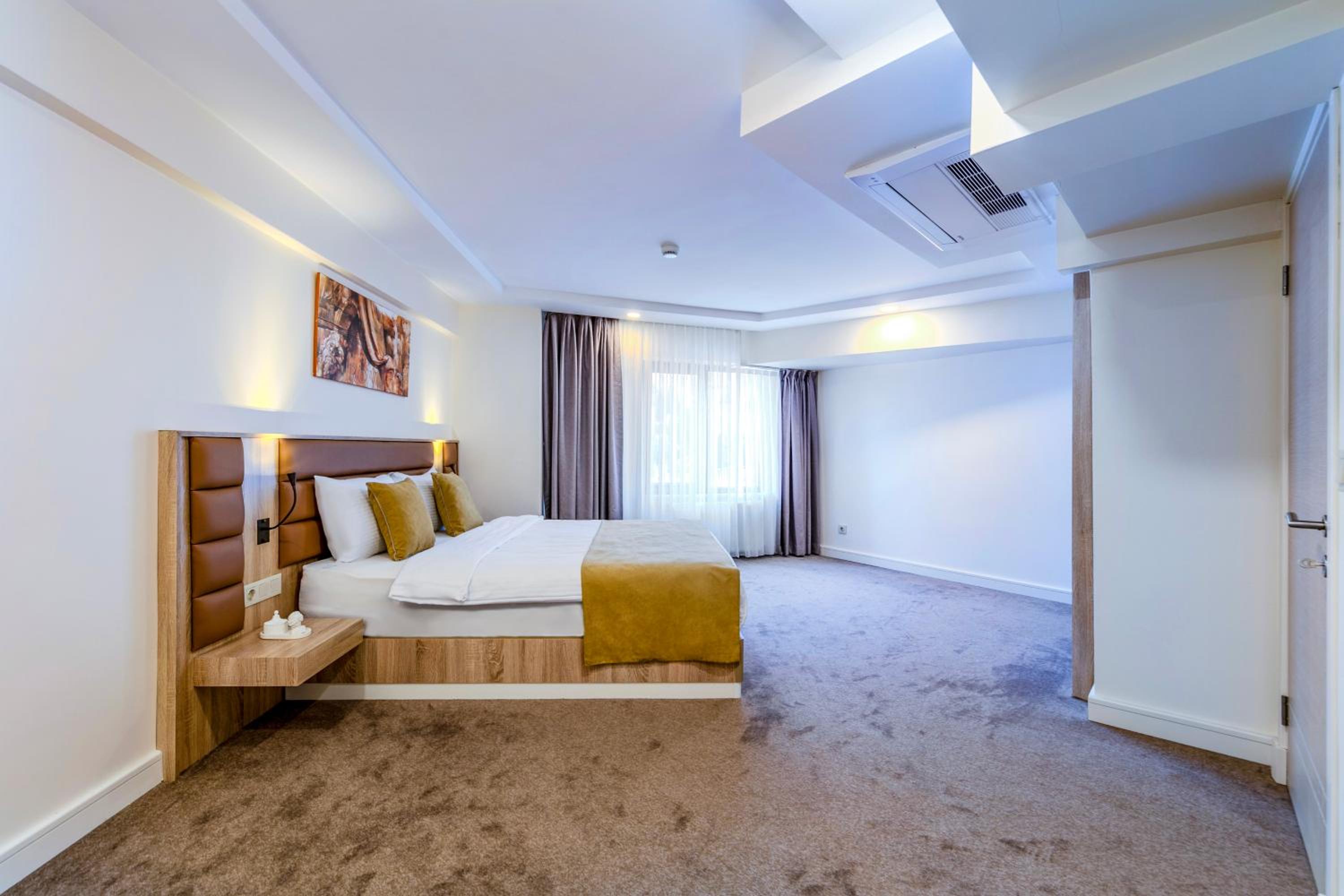 Queen Room photo 3