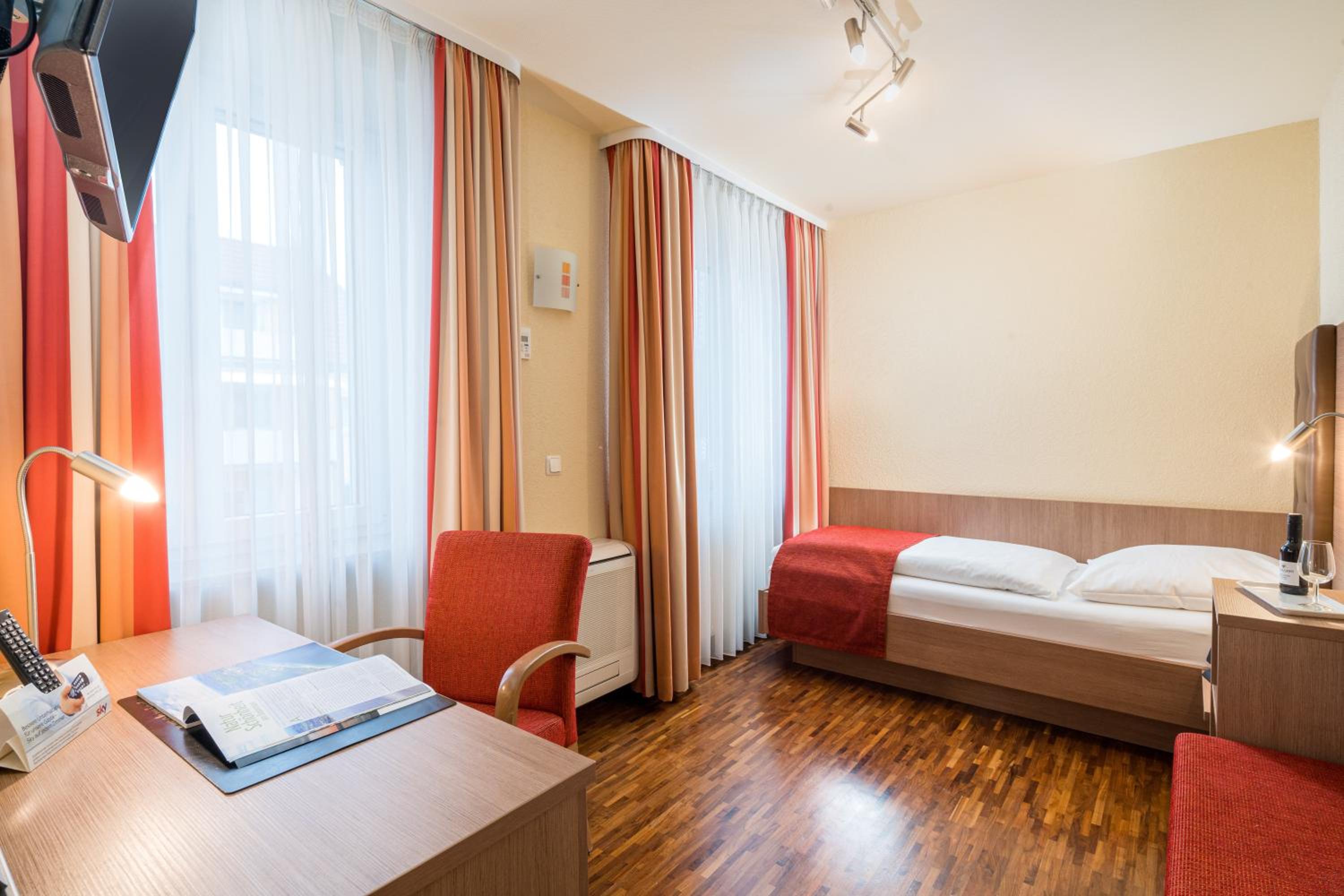 Single Room photo 2