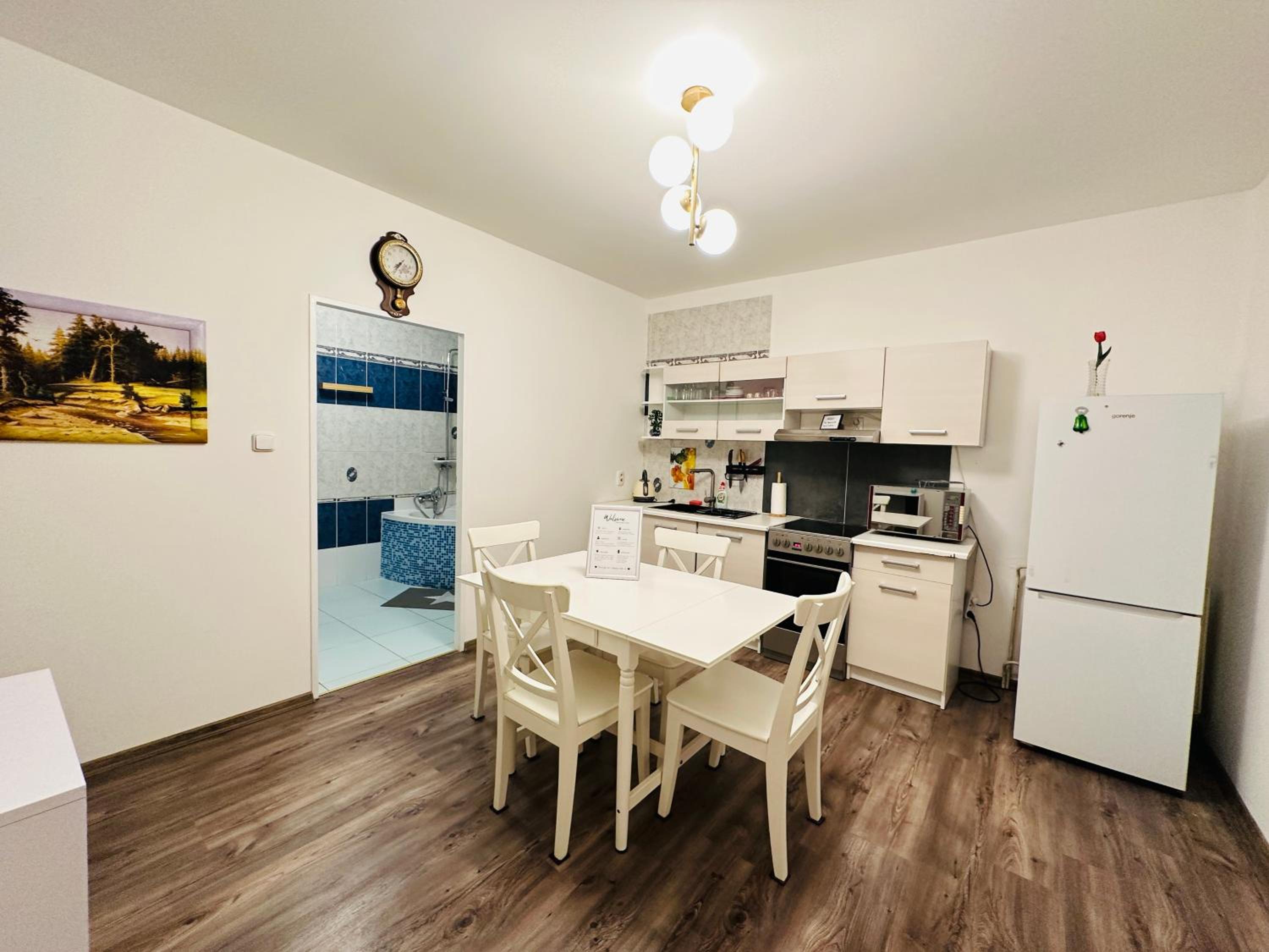 One-Bedroom Apartment - Non-Smoking photo 2