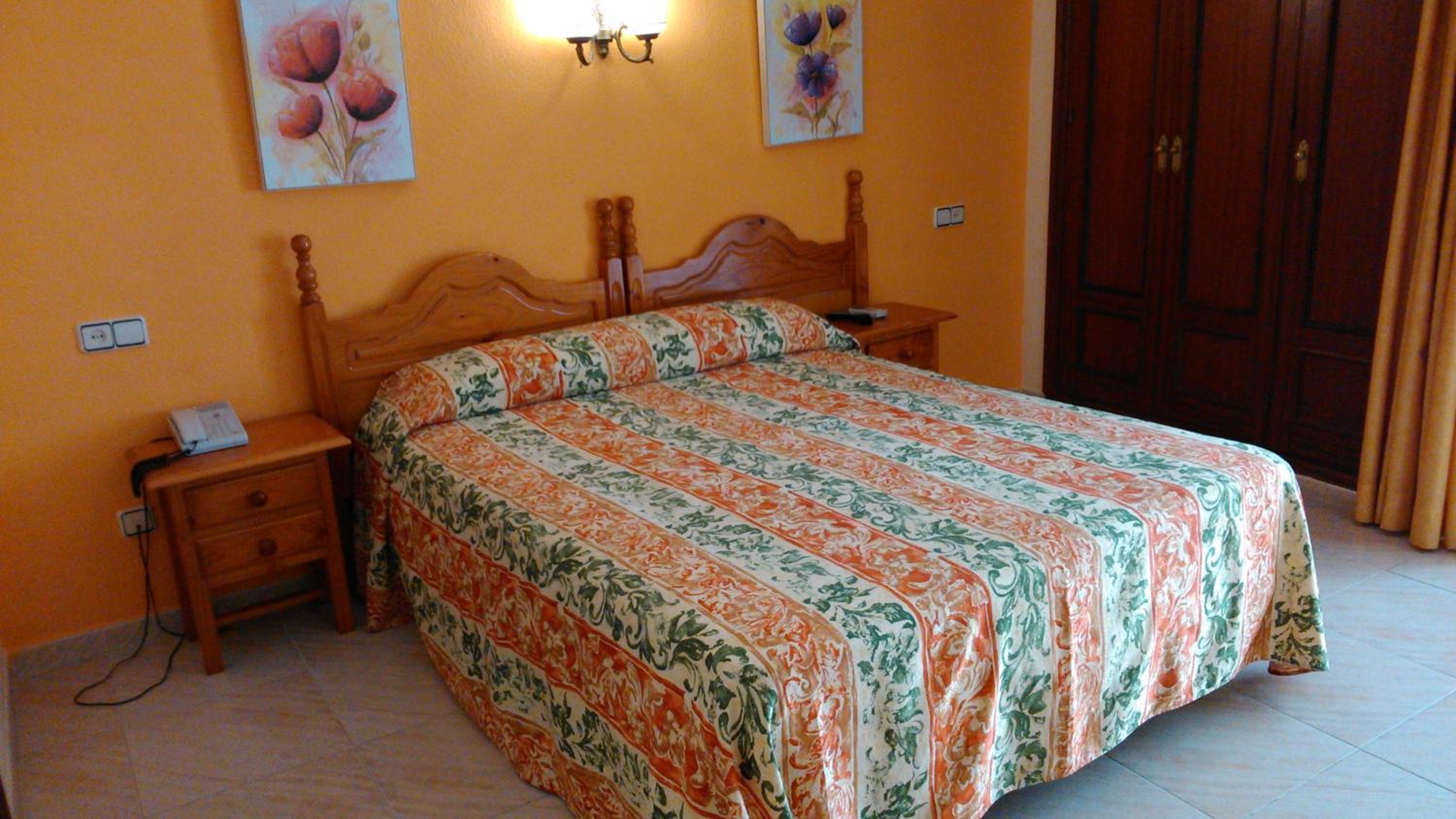 Queen Room with Balcony photo 3