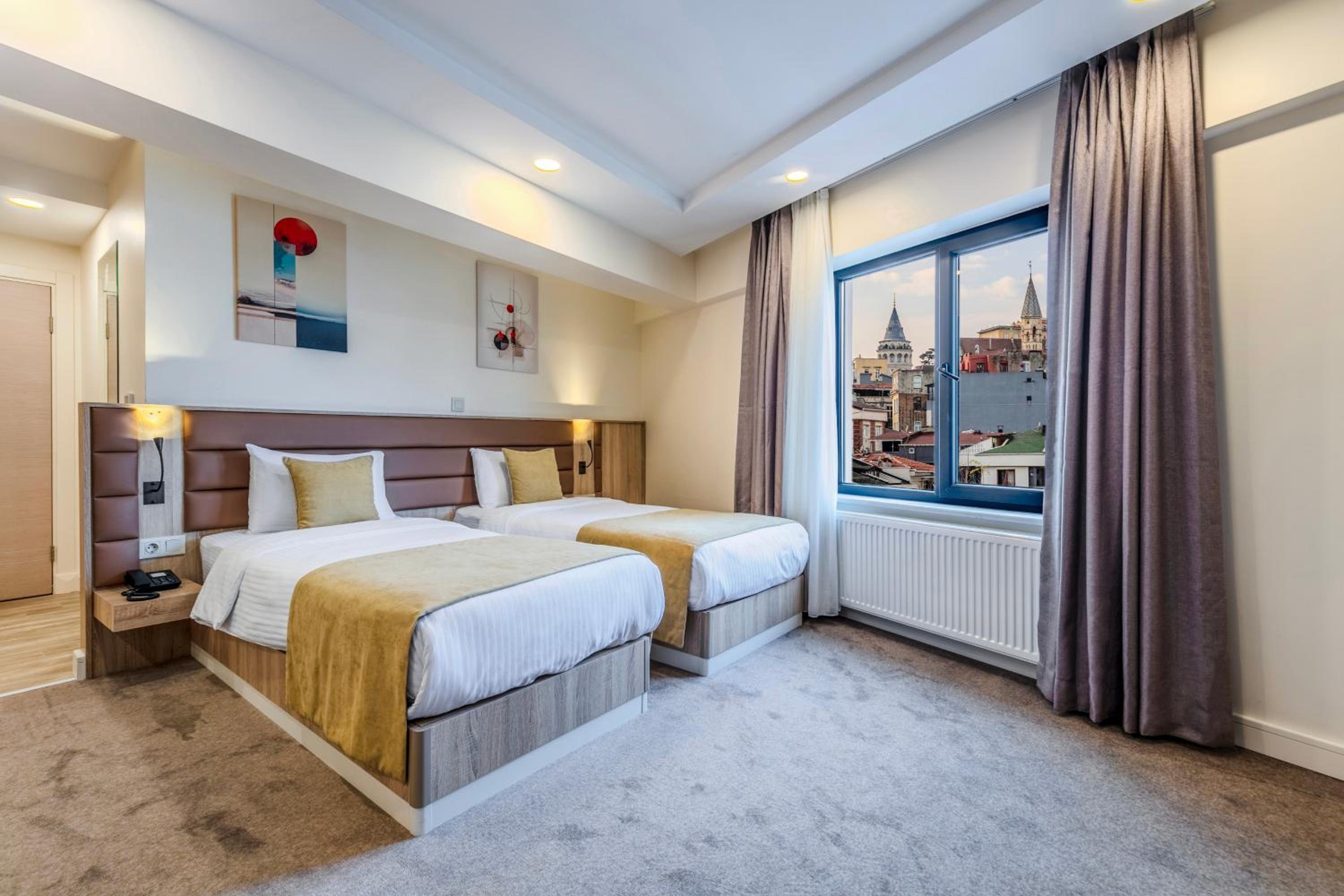 Twin Room with City View photo 1
