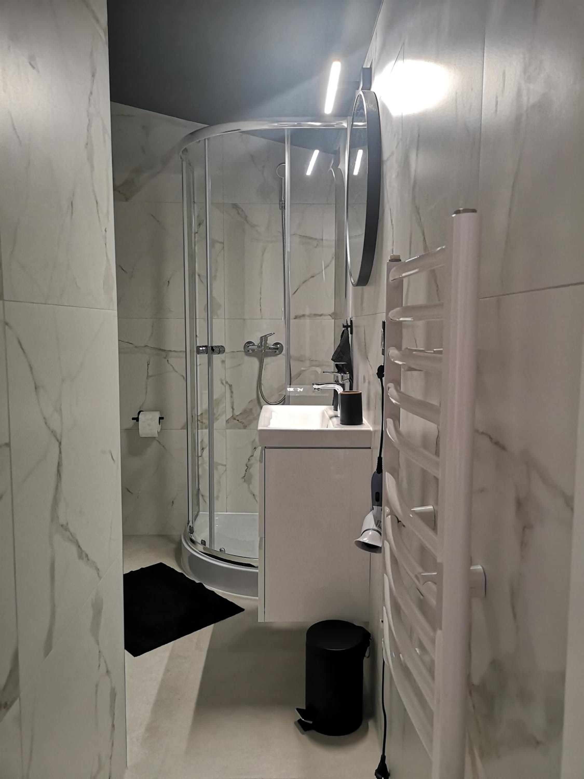 Double Room with Private Bathroom - Photo 3