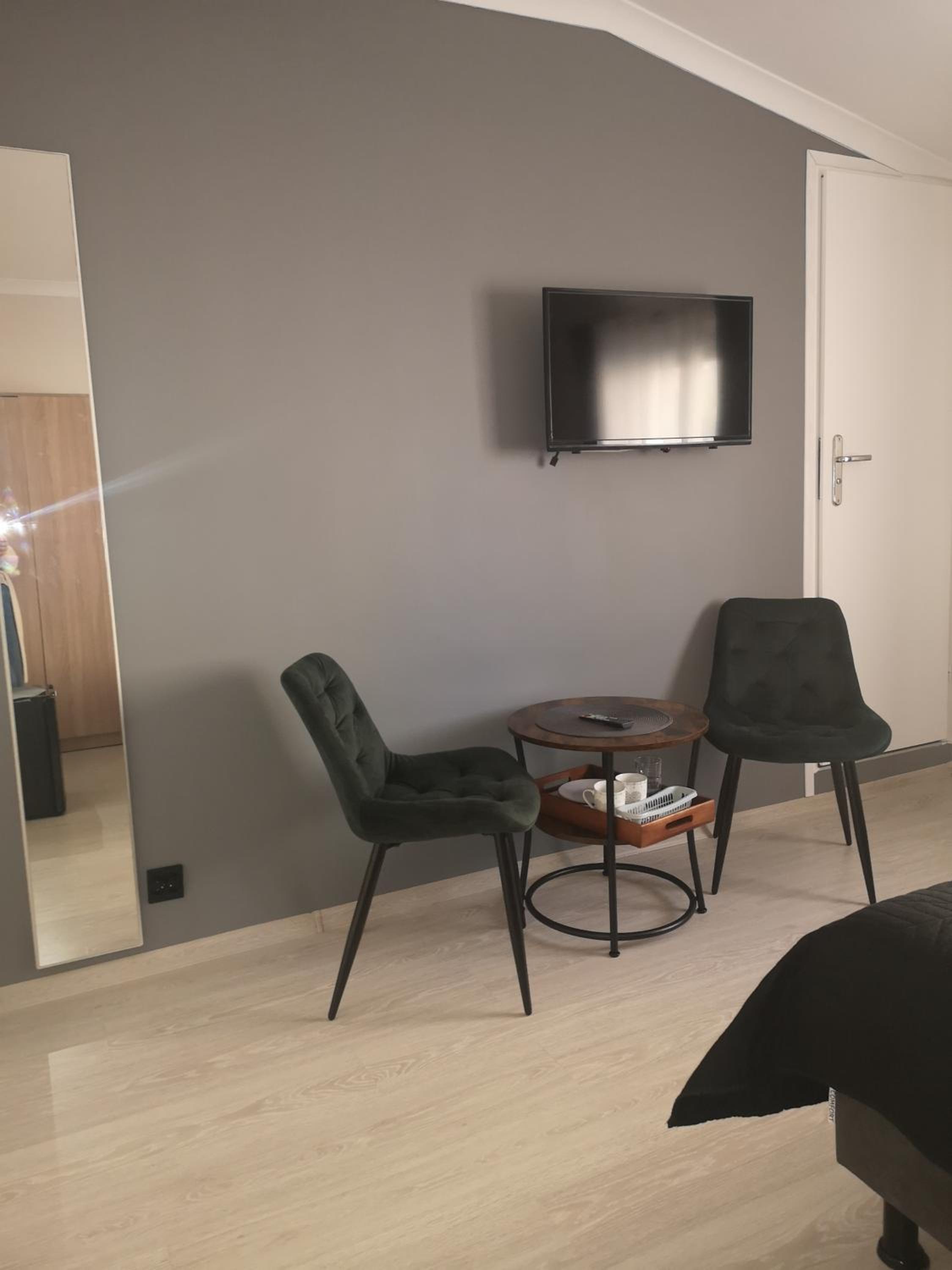 Double Room with Private Bathroom - Photo 2