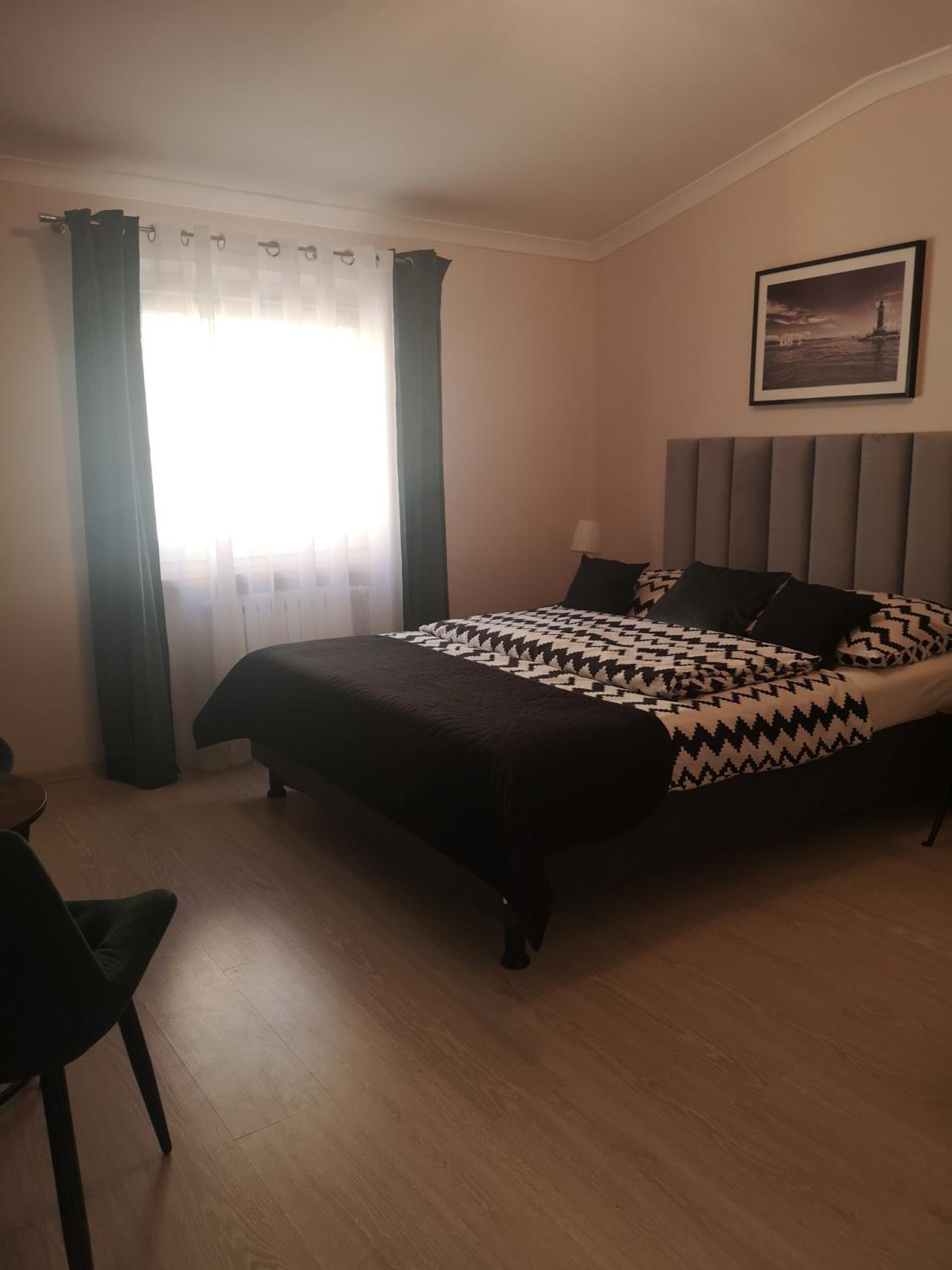 Double Room with Private Bathroom - Photo 4