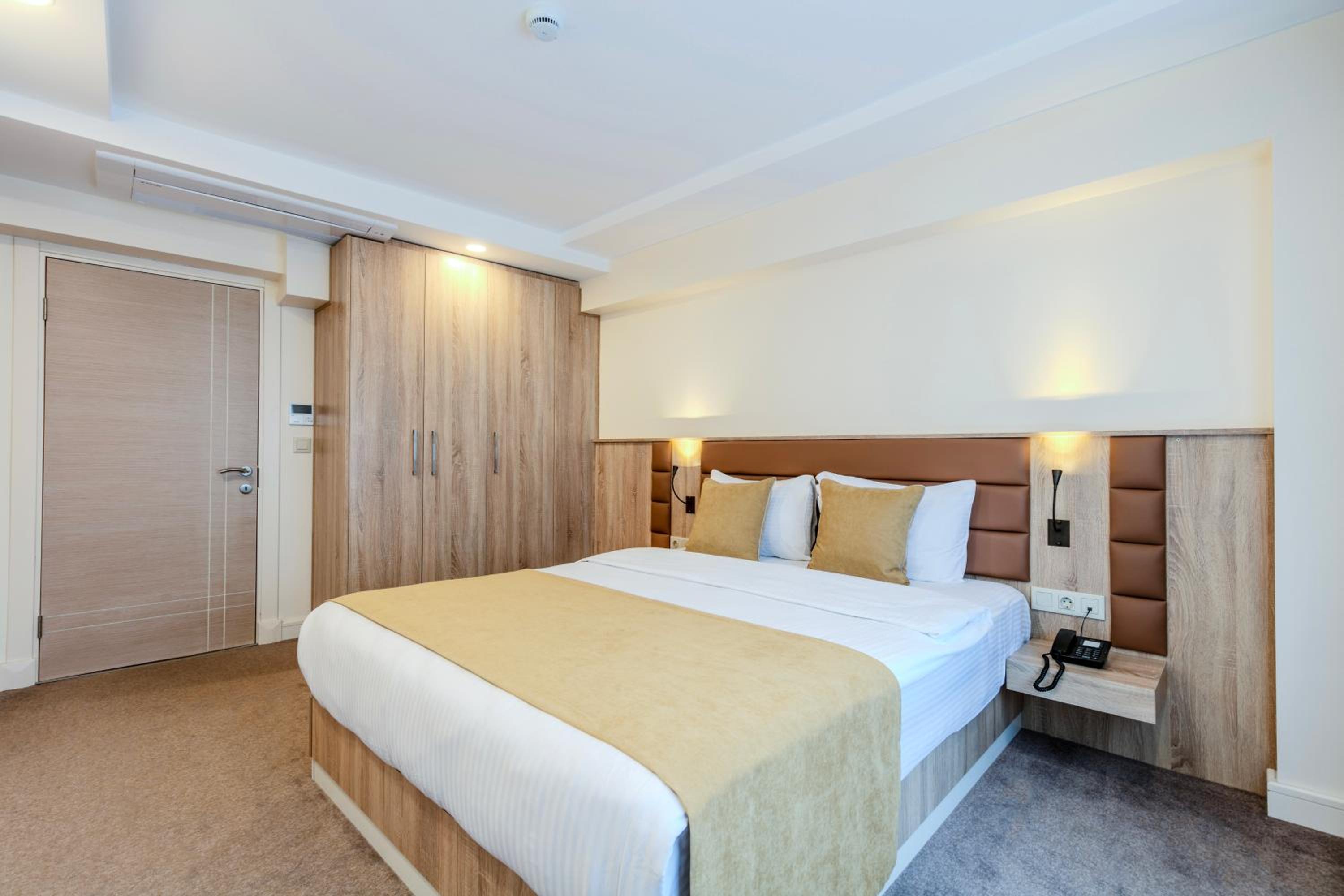 Superior King Room photo 2