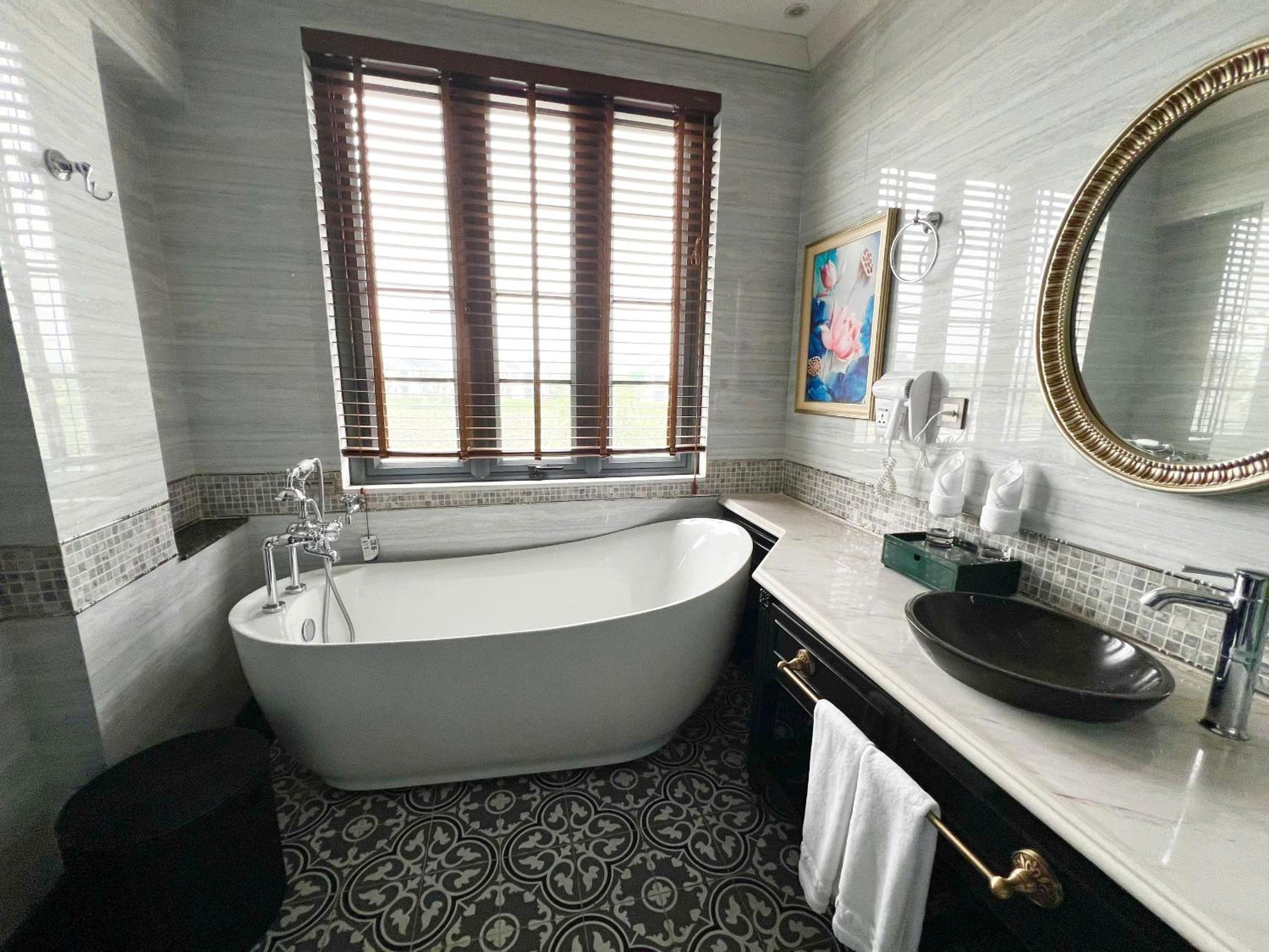 Suite with Lake View photo 2