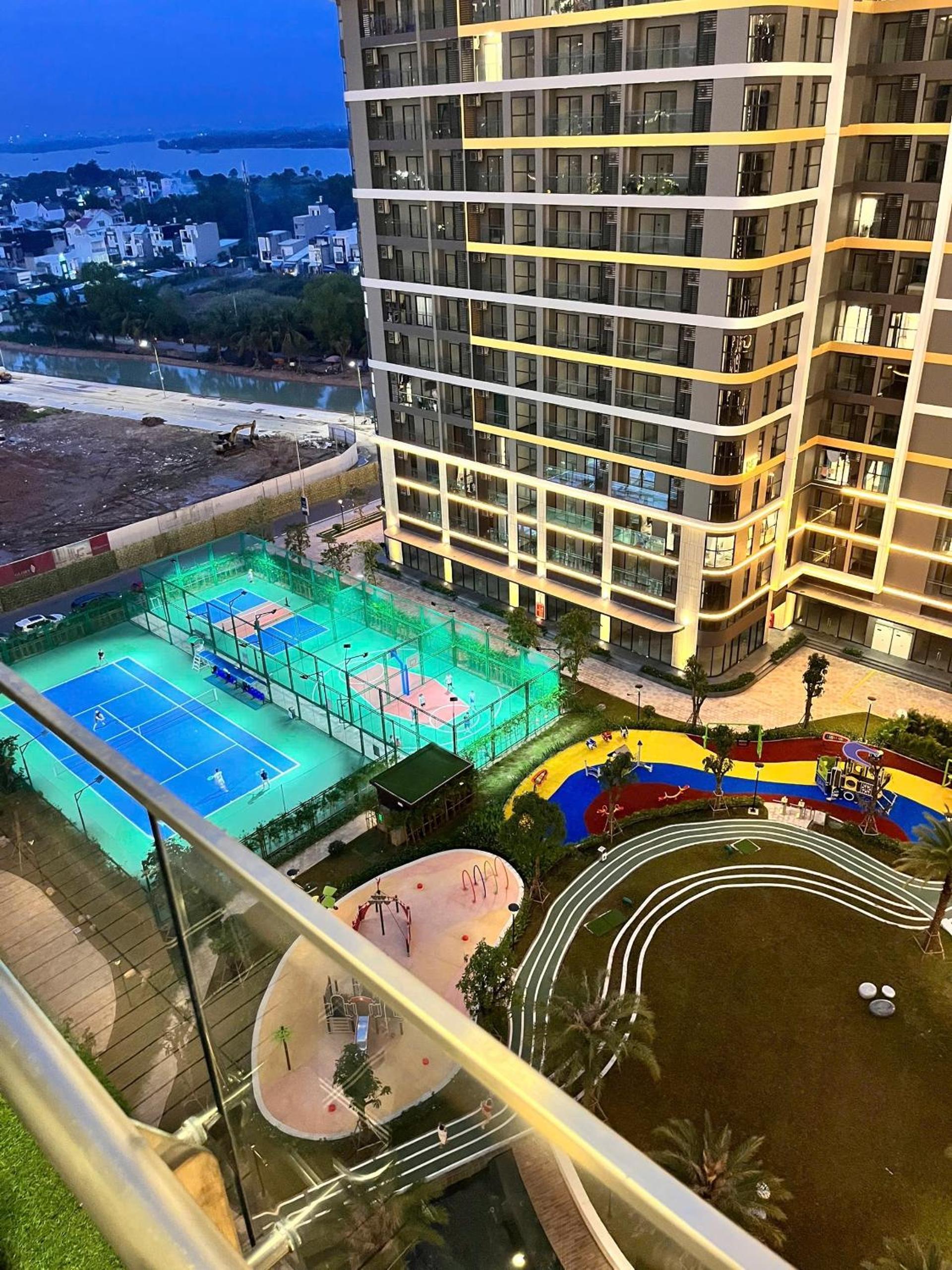 Studio Apartment with Balcony photo 2